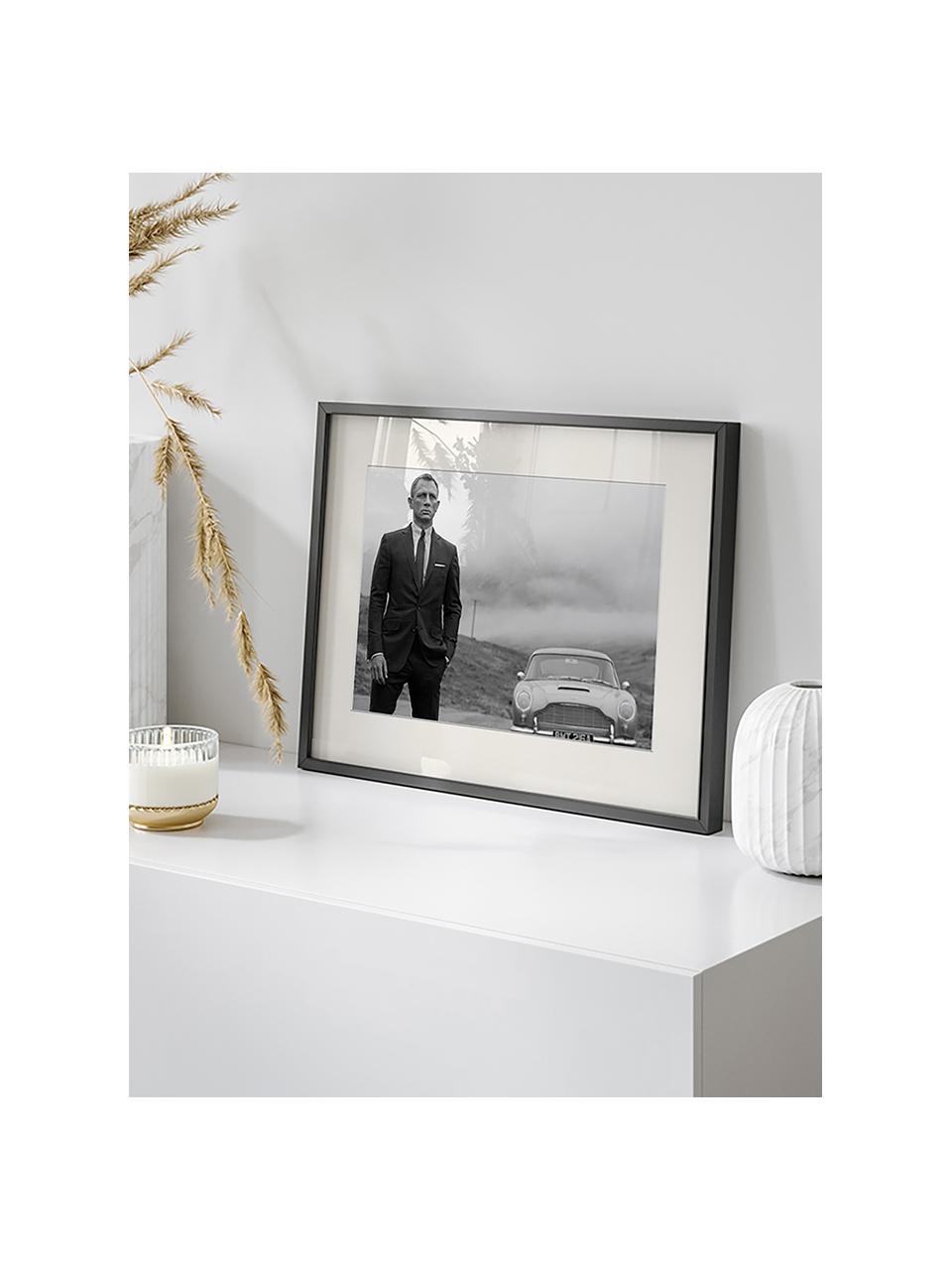 Gerahmte Fotografie Daniel Craig as James Bond, Rahmen: Buchenholz, FSC zertifizi, Bild: Digitaldruck auf Papier, , Front: Acrylglas, Schwarz, Off White, B 43 x H 33 cm