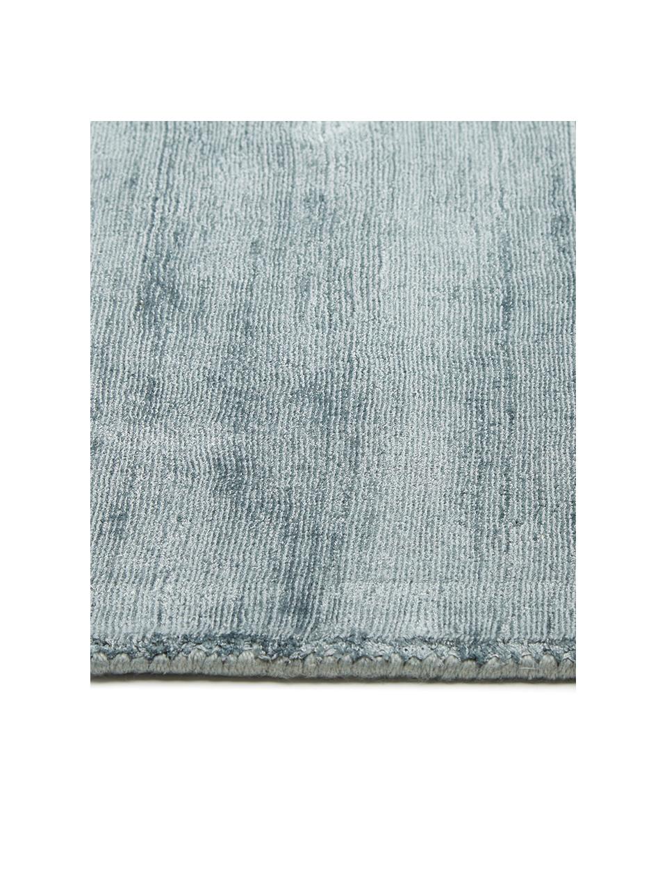 Tapis en viscose tissé main Jane, Bleu de glace, larg. 160 x long. 230 cm (taille M)