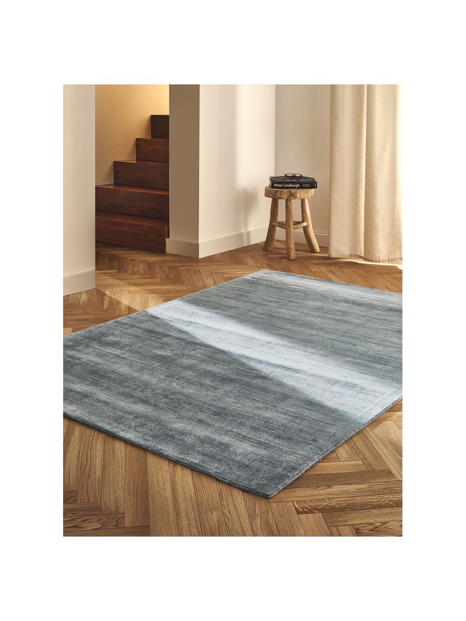 Tapis en viscose tissé main Jane, Gris-bleu, larg. 200 x long. 300 cm (taille L)