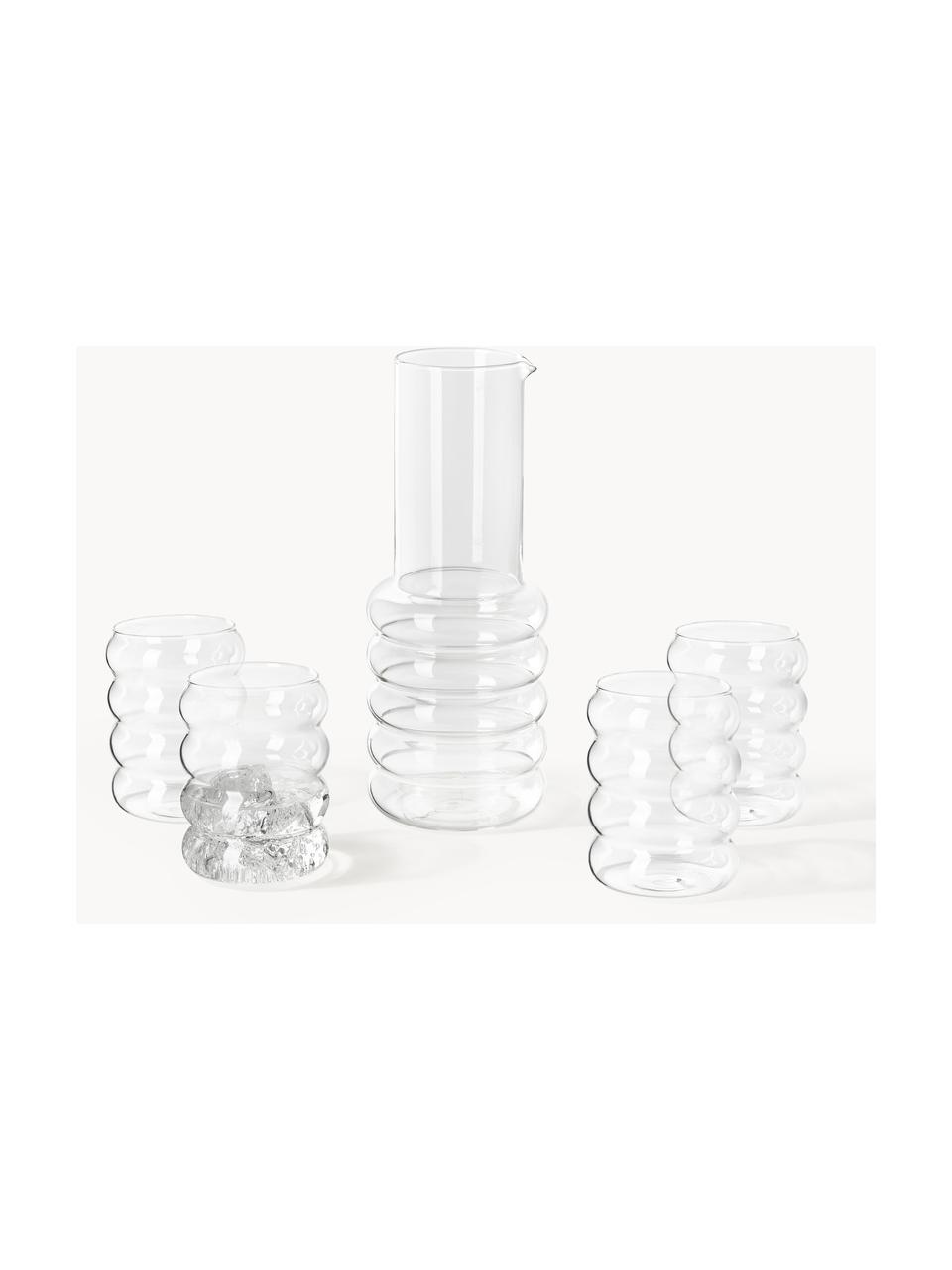 Set de jarra y vasos soplado Bubbly, 5 pzas., Vidrio de borosilicato soplado

¡Descubre la versatilidad de la vajilla de vidrio borosilicato para tu hogar! 
El vidrio de borosilicato es un material de alta calidad, fiable y resistente. Se caracteriza por su excepcional resistencia al calor y, por tanto, puede soportar temperaturas extremas. Por tanto, es especialmente adecuado para bebidas calientes. En comparación con el vidrio tradicional, el vidrio de borosilicato es más resistente a roturas y grietas debido a su composición y estructura., Transparente, Set de diferentes tamaños