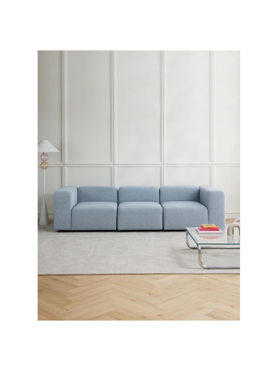 Divano componibile 4 posti in bouclé Lena, Rivestimento: bouclé (93% poliestere, 6, Struttura: legno di pino, compensato, Piedini: plastica, Bouclé azzurro, Larg. 284 x Prof. 106 cm