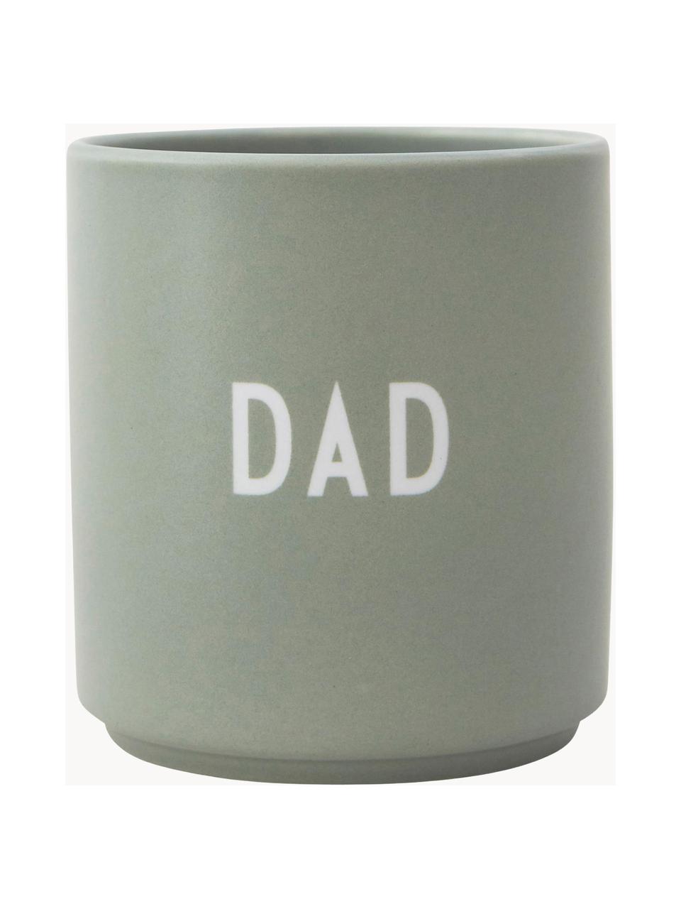 Mug design Favourite DAD/LOVE, Porcelaine Fine Bone China
Fine Bone China est une porcelaine tendre, qui se distingue particulièrement par sa brillance et sa translucidité, Gris-vert (Dad), Ø 8 x haut. 9 cm, 250 ml