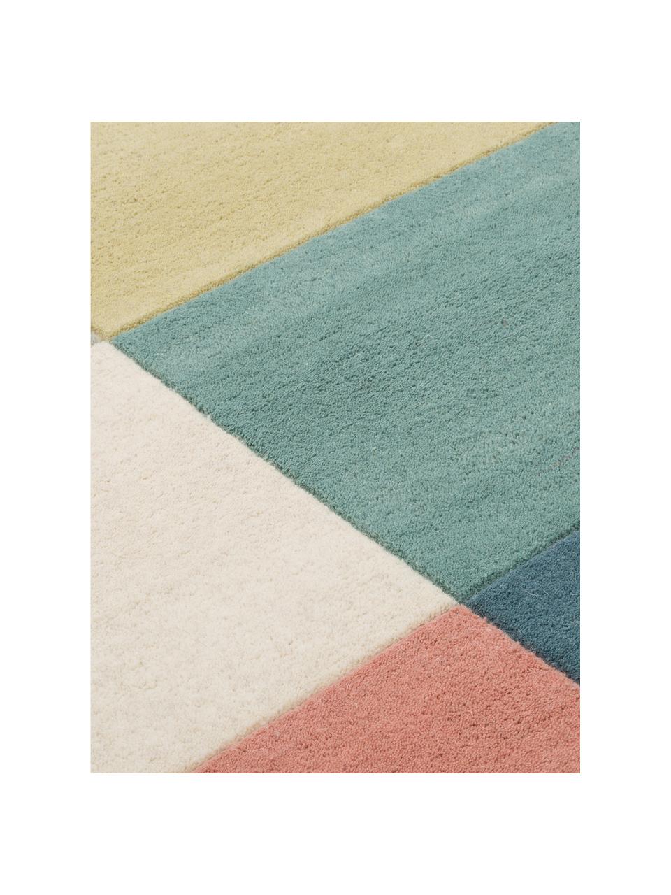 Tapis design laine multicolore Tetris, 100 % laine

Les tapis en laine peuvent perdre des fibres lors des premières semaines et des peluches peuvent se former, ce phénomène est naturel et diminue à mesure de votre usage et du temps, Multicolore, larg. 170 x long. 240 cm (taille M)