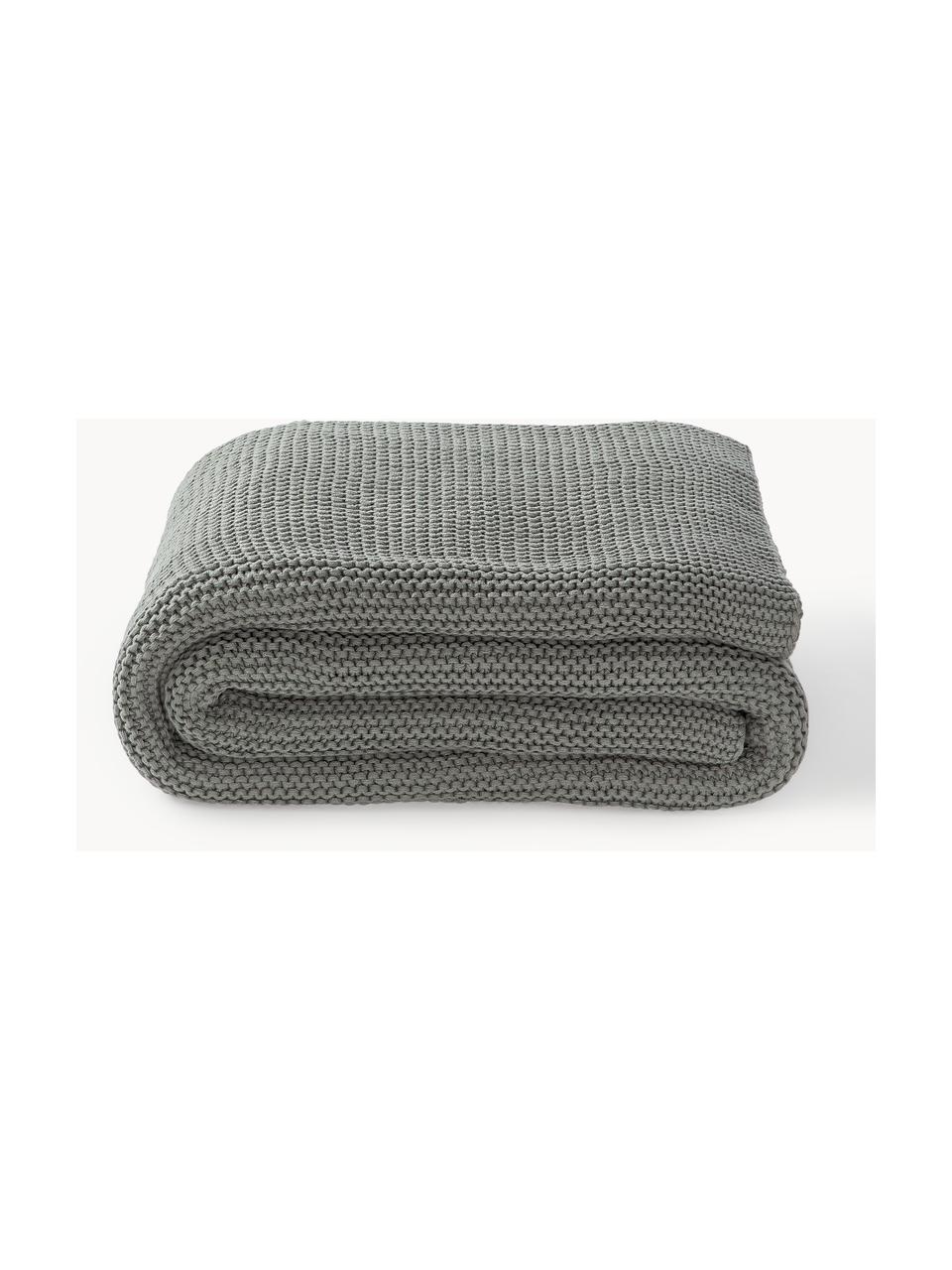 Coperta lavorata a maglia in cotone organico Adalyn, 100% cotone organico certificato GOTS

Il materiale utilizzato in questo prodotto è testato per le sostanze nocive e certificato secondo lo STANDARD 100 by OEKO-TEX® , HOHENSTEIN HTTI, 11.HIN.00050, Verde salvia, Larg. 150 x Lung. 200 cm