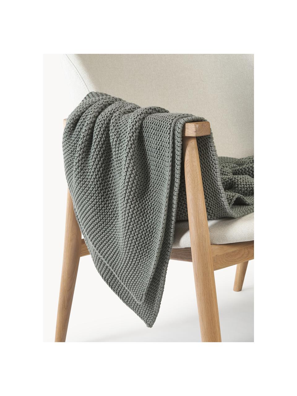 Coperta lavorata a maglia in cotone organico Adalyn, 100% cotone organico certificato GOTS

Il materiale utilizzato in questo prodotto è testato per le sostanze nocive e certificato secondo lo STANDARD 100 by OEKO-TEX® , HOHENSTEIN HTTI, 11.HIN.00050, Verde salvia, Larg. 150 x Lung. 200 cm