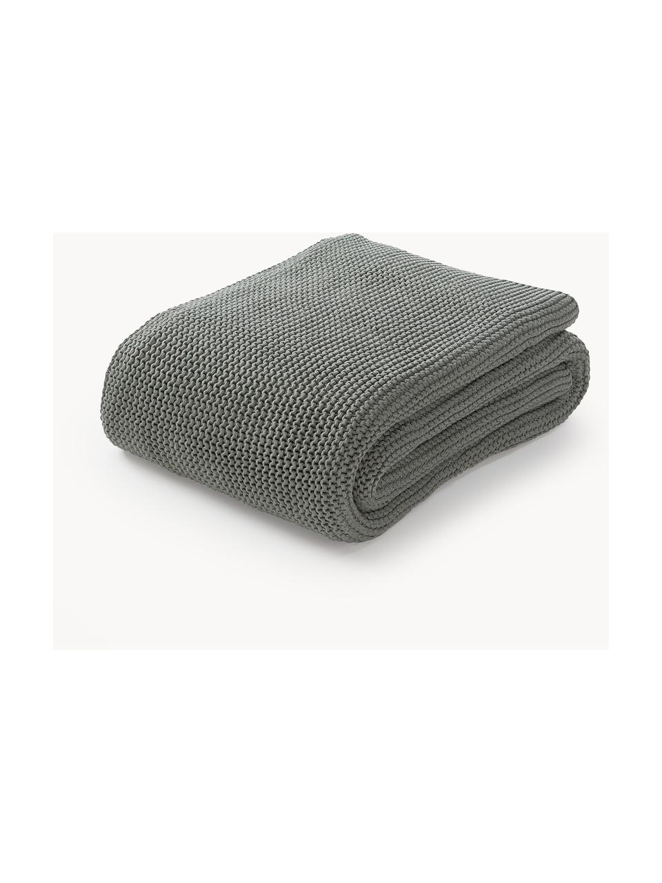 Coperta lavorata a maglia in cotone organico Adalyn, 100% cotone organico certificato GOTS

Il materiale utilizzato in questo prodotto è testato per le sostanze nocive e certificato secondo lo STANDARD 100 by OEKO-TEX® , HOHENSTEIN HTTI, 11.HIN.00050, Verde salvia, Larg. 150 x Lung. 200 cm