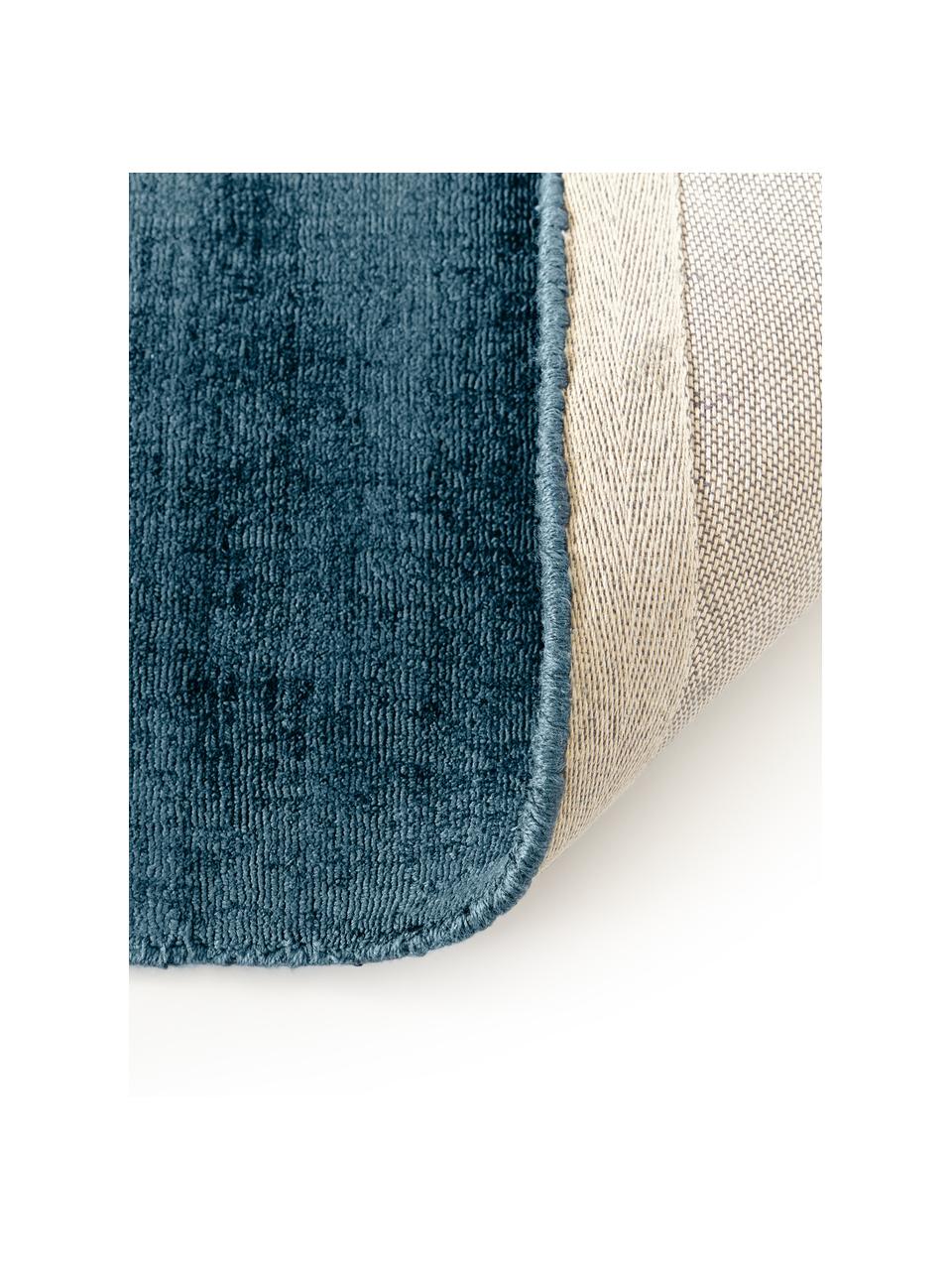 Alfombra artesanal Jane, Parte superior: 100% viscosa, Reverso: 100% algodón, Azul oscuro, An 80 x L 200 cm