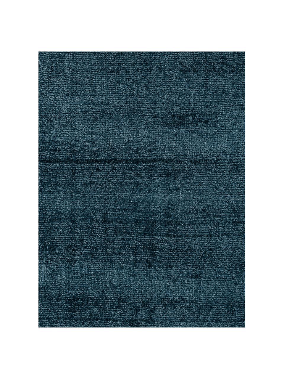 Handgeweven viscose loper Jane in donkerblauw, Bovenzijde: 100% viscose, Onderzijde: 100% katoen, Donkerblauw, B 80 cm x L 250 cm