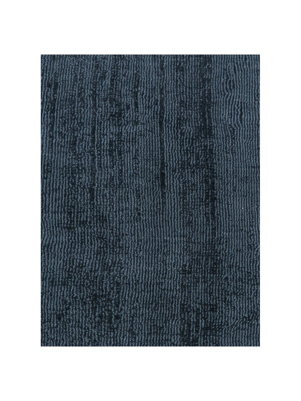 Handgeweven viscose vloerkleed Jane, Onderzijde: 100% katoen Het in dit pr, Donkerblauw, B 160 x L 230 cm (maat M)