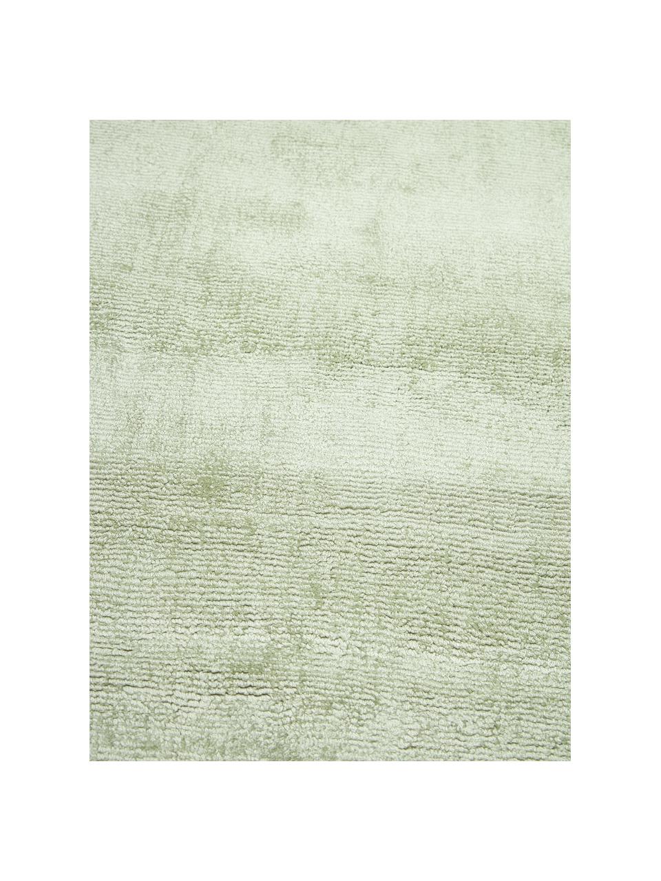 Tapis en viscose tissé main Jane, Vert sauge, larg. 160 x long. 230 cm (taille M)