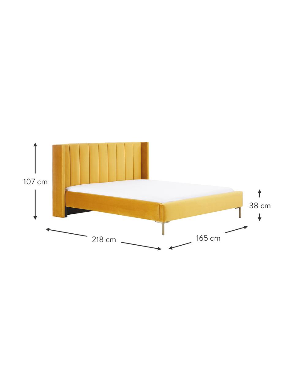 Gestoffeerd fluwelen bed Dusk, Bekleding: polyester fluweel, Frame: massief grenenhout, FSC-g, Poten: gepoedercoat metaal, Fluweel geel, B 140 x L 200 cm