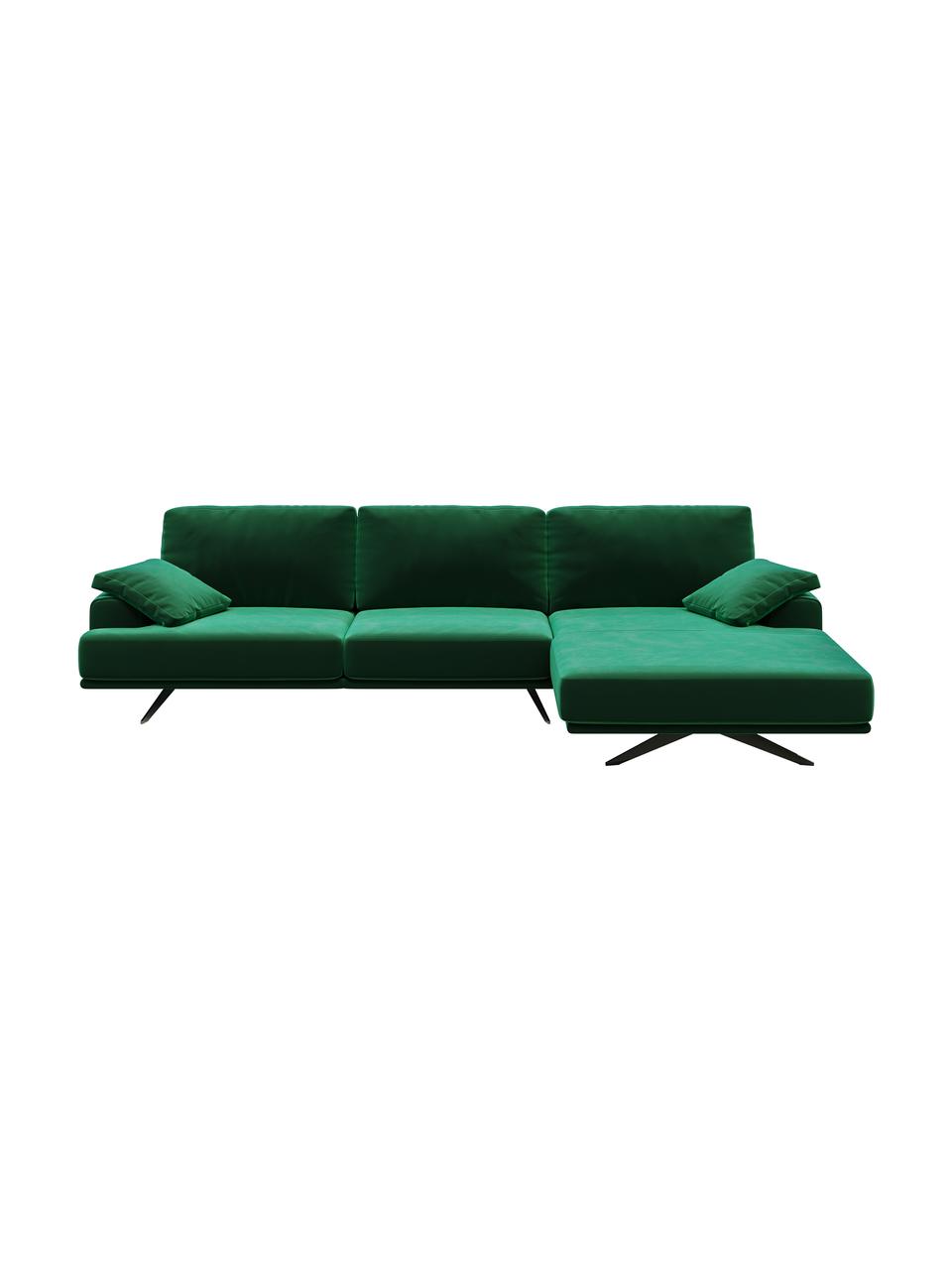 Divano angolare in velluto verde scuro Prado, Rivestimento: 100% velluto di poliester, Sottostruttura: compensato, legno di fagg, Piedini: metallo verniciato, Verde scuro, Larg. 315 x Alt. 180 cm