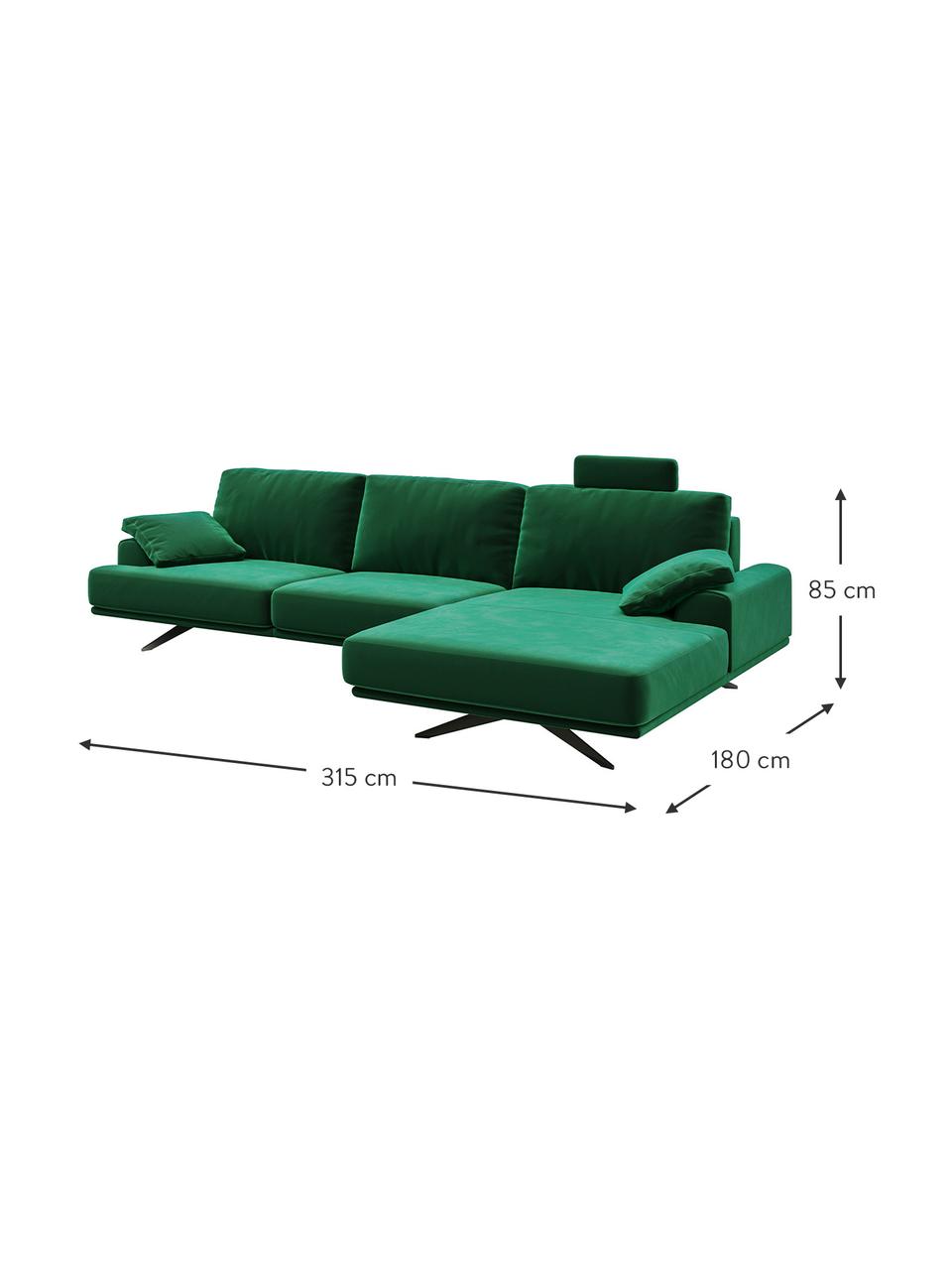 Divano angolare in velluto verde scuro Prado, Rivestimento: 100% velluto di poliester, Sottostruttura: compensato, legno di fagg, Piedini: metallo verniciato, Verde scuro, Larg. 315 x Alt. 180 cm