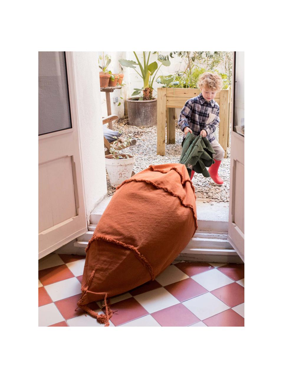 Handgefertigter Kinder-Sitzsack Cathy the Carrot, Bezug: 97 % Baumwolle, 3 % Kunst, Orange, Dunkelgrün, B 55 x L 100 cm