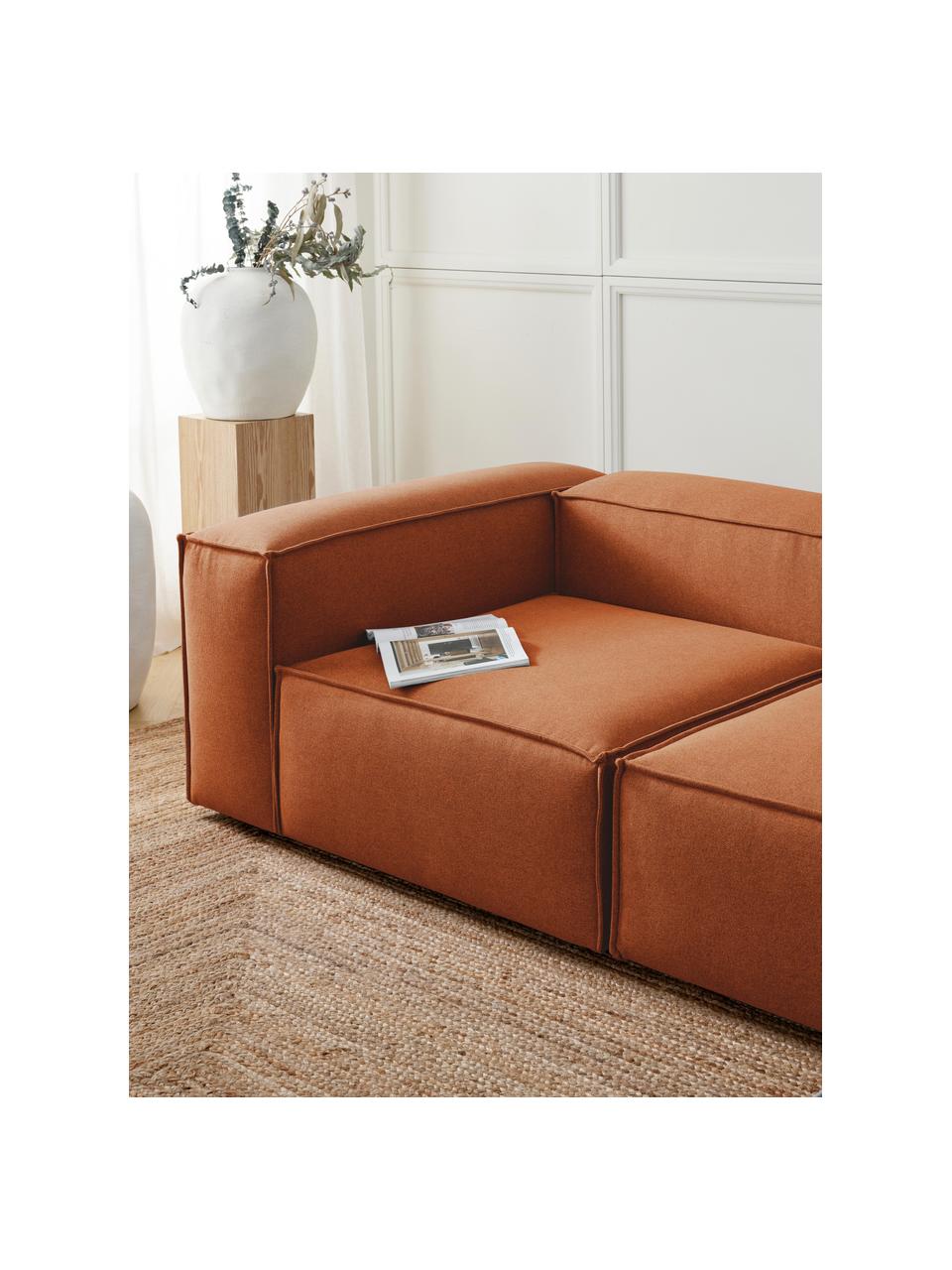 Modulo angolare Lennon, Rivestimento: 100% poliestere Con 115.0, Struttura: legno di pino massiccio, , Piedini: plastica, Tessuto color terracotta, Larg. 119 x Prof. 119 cm, angolo a sinistra