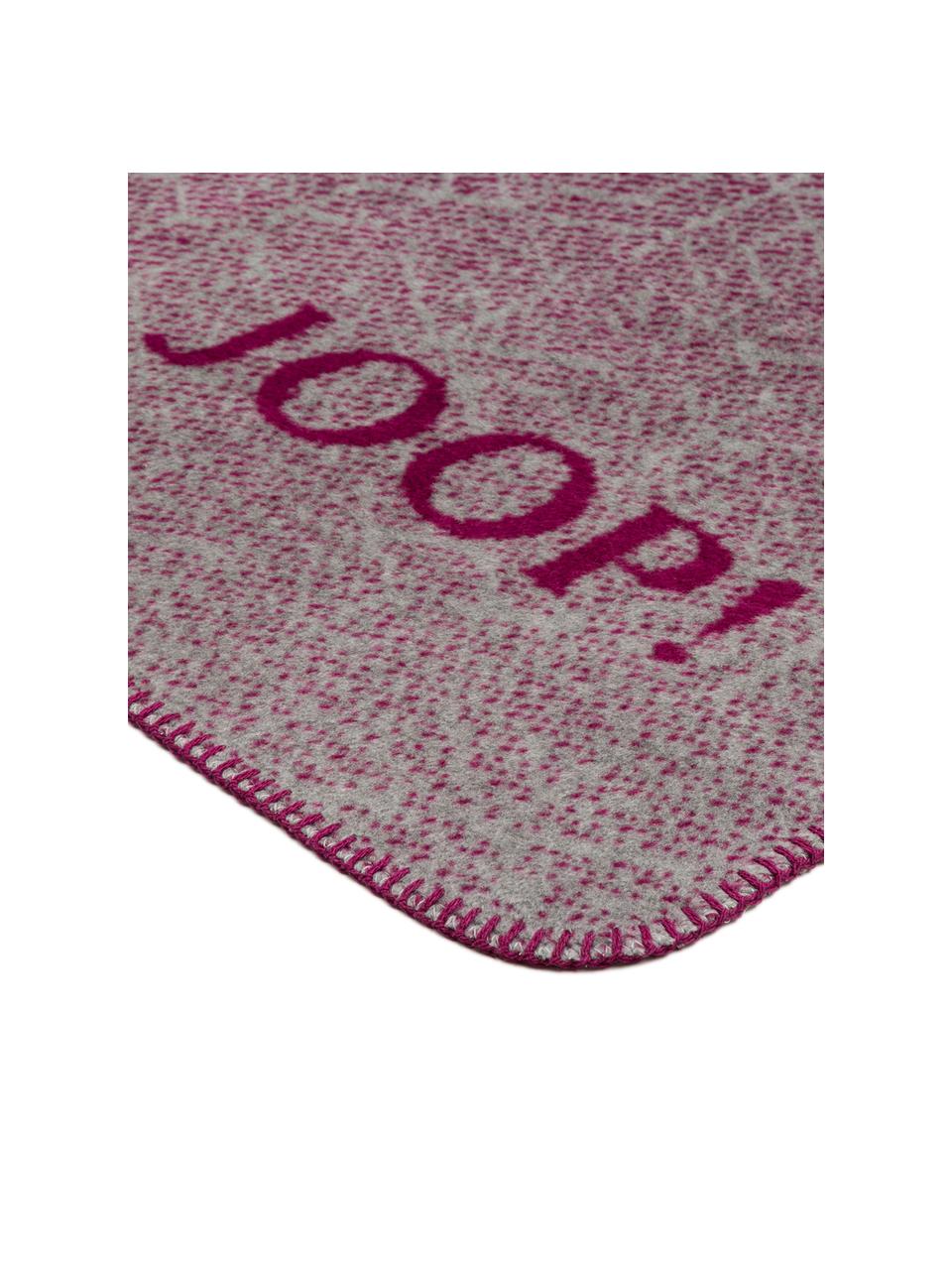 Fleece-Plaid Metric in Beere mit grafischem Muster, 58% Baumwolle, 35% Polyacryl, 7% Polyester, Beerentöne, Grau, 150 x 200 cm