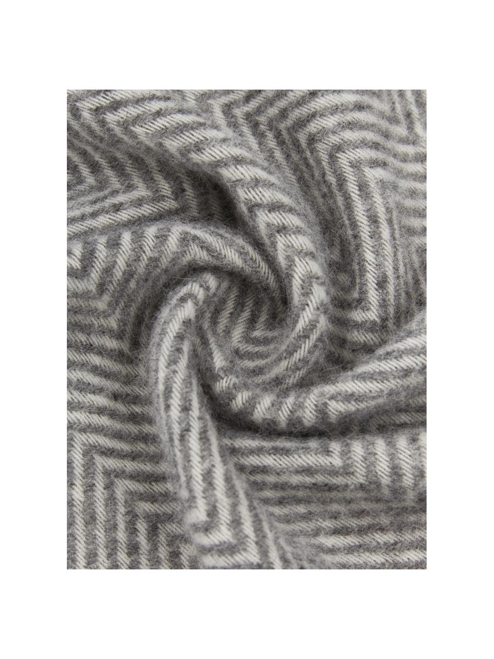 Wollen plaid Tirol-Mona met visgraatpatroon en franjes, Grijs, B 140 x L 200 cm