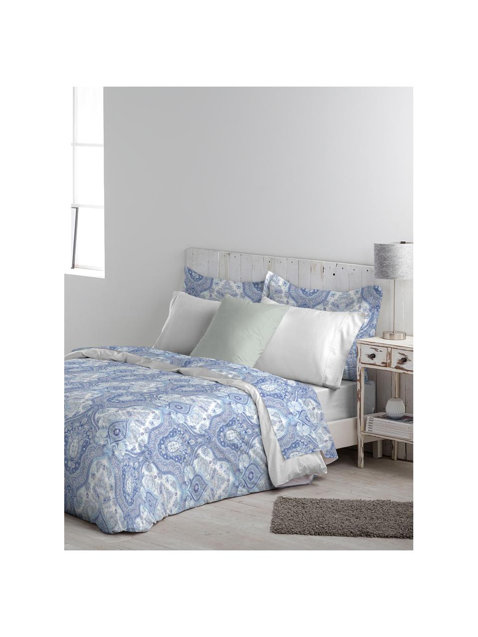 Set lenzuola in cotone Lato, Cotone

La biancheria da letto in cotone è piacevolmente morbida sulla pelle, assorbe bene l'umidità ed è adatta per chi soffre di allergie, Tonalità blu, bianco, 180 x 270 cm + 2 federe 50 x 80 cm