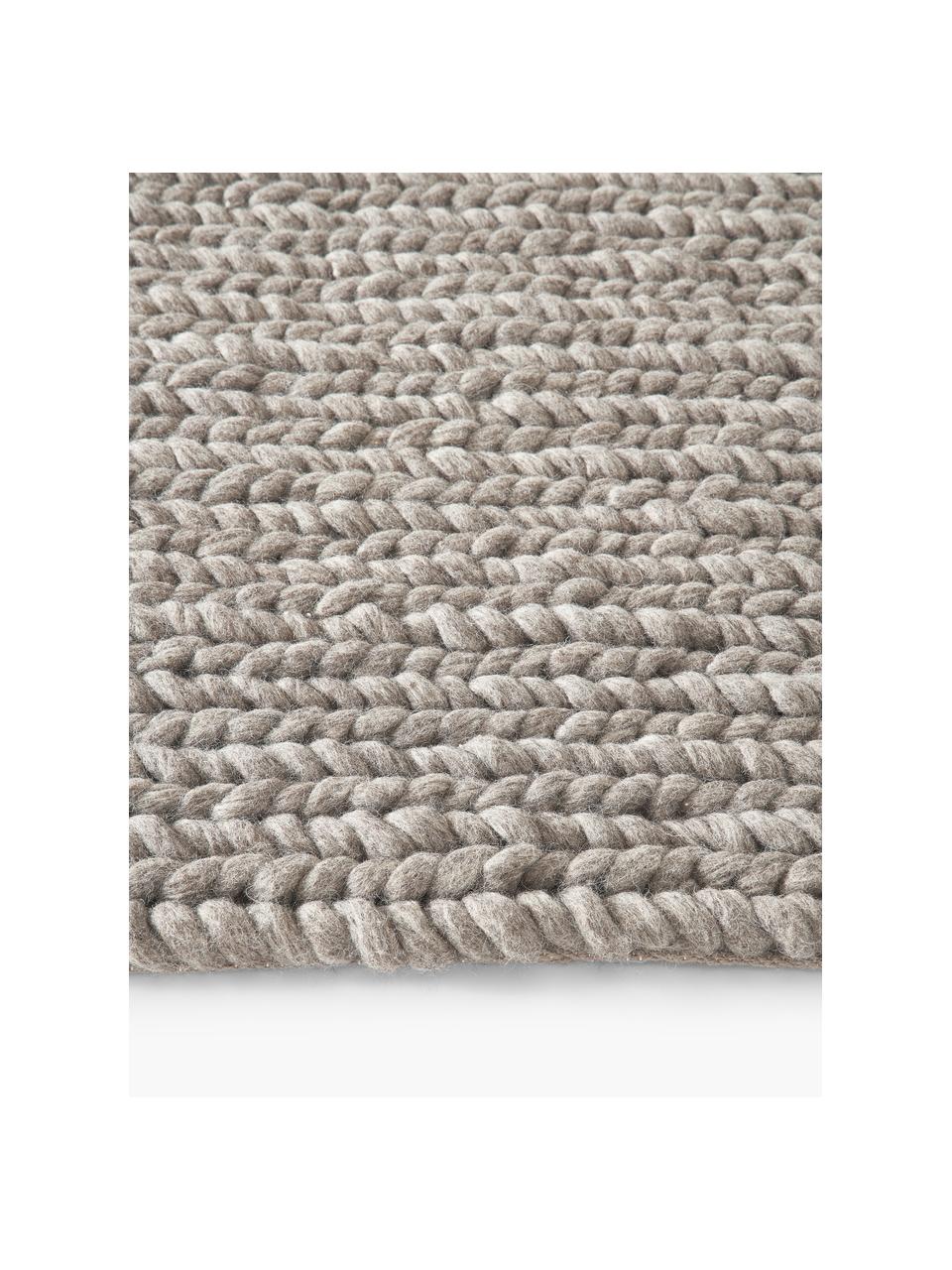 Tappeto in lana con struttura intrecciata Bruna, 100% lana, certificato RWS.

Nel caso dei tappeti di lana, le fibre possono staccarsi nelle prime settimane di utilizzo, questo e la formazione di lanugine si riducono con l'uso quotidiano, Taupe, Larg. 80 x Lung. 150 cm (taglia XS)