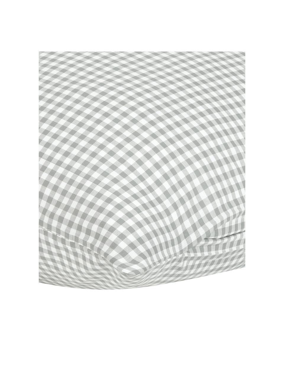 Karierte Baumwoll-Kopfkissenbezüge Scotty in Grau/Weiß, 2 Stück, 100% Baumwolle

Fadendichte 118 TC, Standard Qualität

Bettwäsche aus Baumwolle fühlt sich auf der Haut angenehm weich an, nimmt Feuchtigkeit gut auf und eignet sich für Allergiker, Hellgrau/Weiß, B 40 x L 80 cm