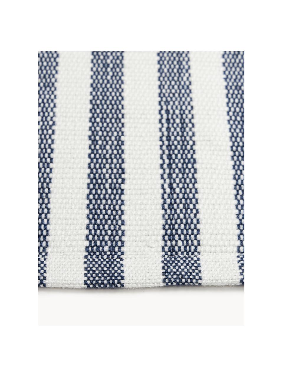 Ručne tkaný koberec do interiéru/exteriéru Lyla, 100 % polyester s certifikátom GRS, Biela, tmavomodrá, Š 80 x D 150 cm (veľkosť XS)