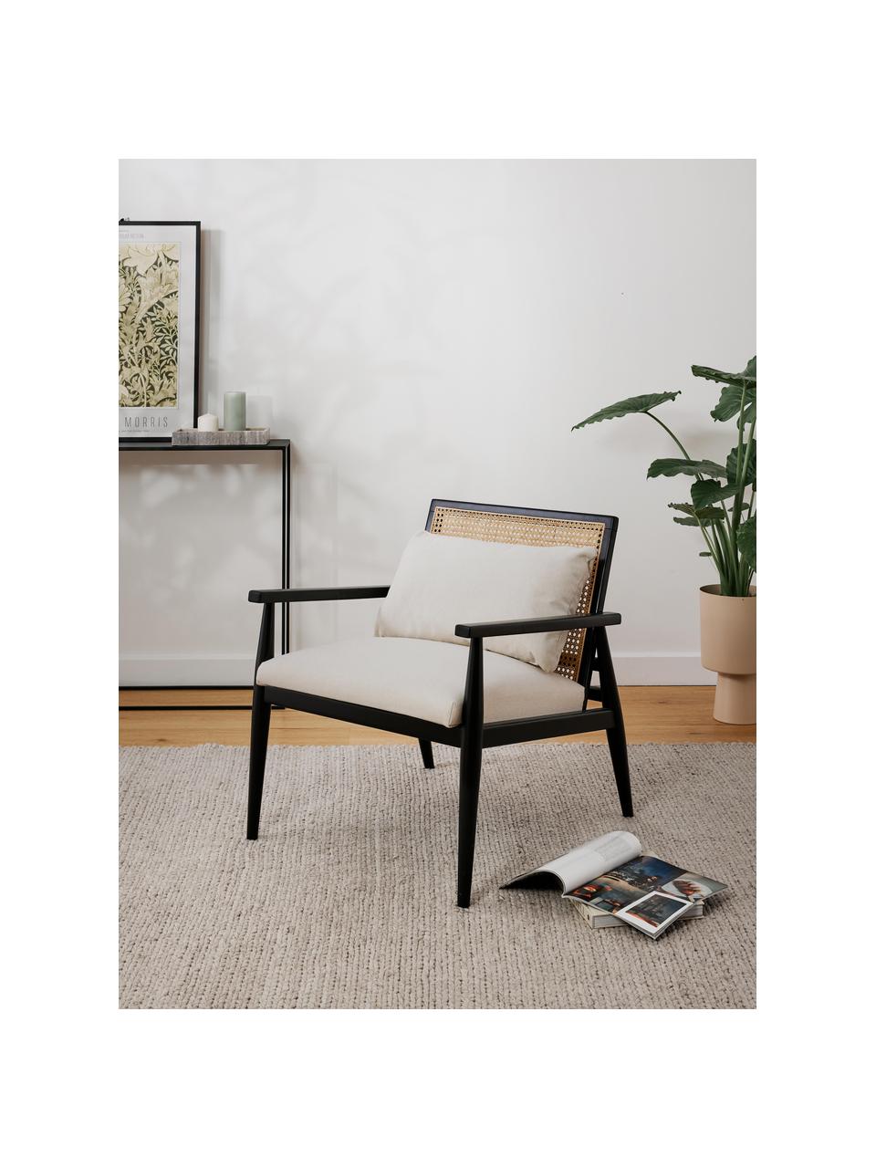 Fauteuil lounge en bois de bouleau massif Manuell, Tissu blanc cassé, cadre noir, larg. 65 x long. 71 cm