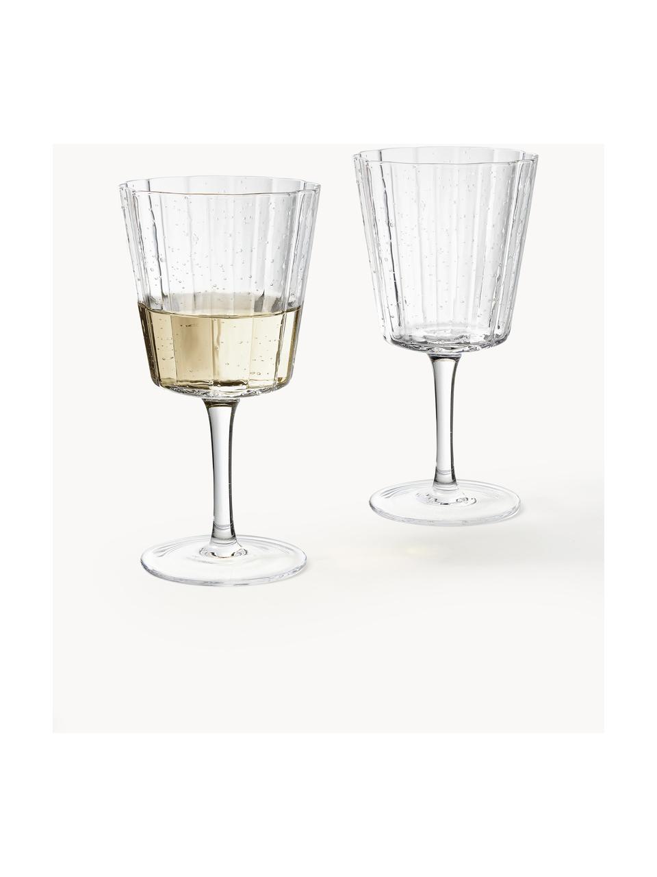 Ručne fúkané poháre na víno Scallop Glasses, 4 ks, Sodnovápenaté sklo, ručne fúkané 
Sodnovápenaté sklo sa vďaka hladkému a neporéznemu povrchu ľahko čistí. Rovnako ako ostatné typy skla je plne recyklovateľné, čím pomáha znižovať dopad na životné prostredie. Treba si však uvedomiť, že je citlivý na teplotné výkyvy, preto je potrebná opatrnosť, keď napr. B. Do pohára možno naliať veľmi horúce tekutiny., Priehľadná, Ø 9 x V 17 cm