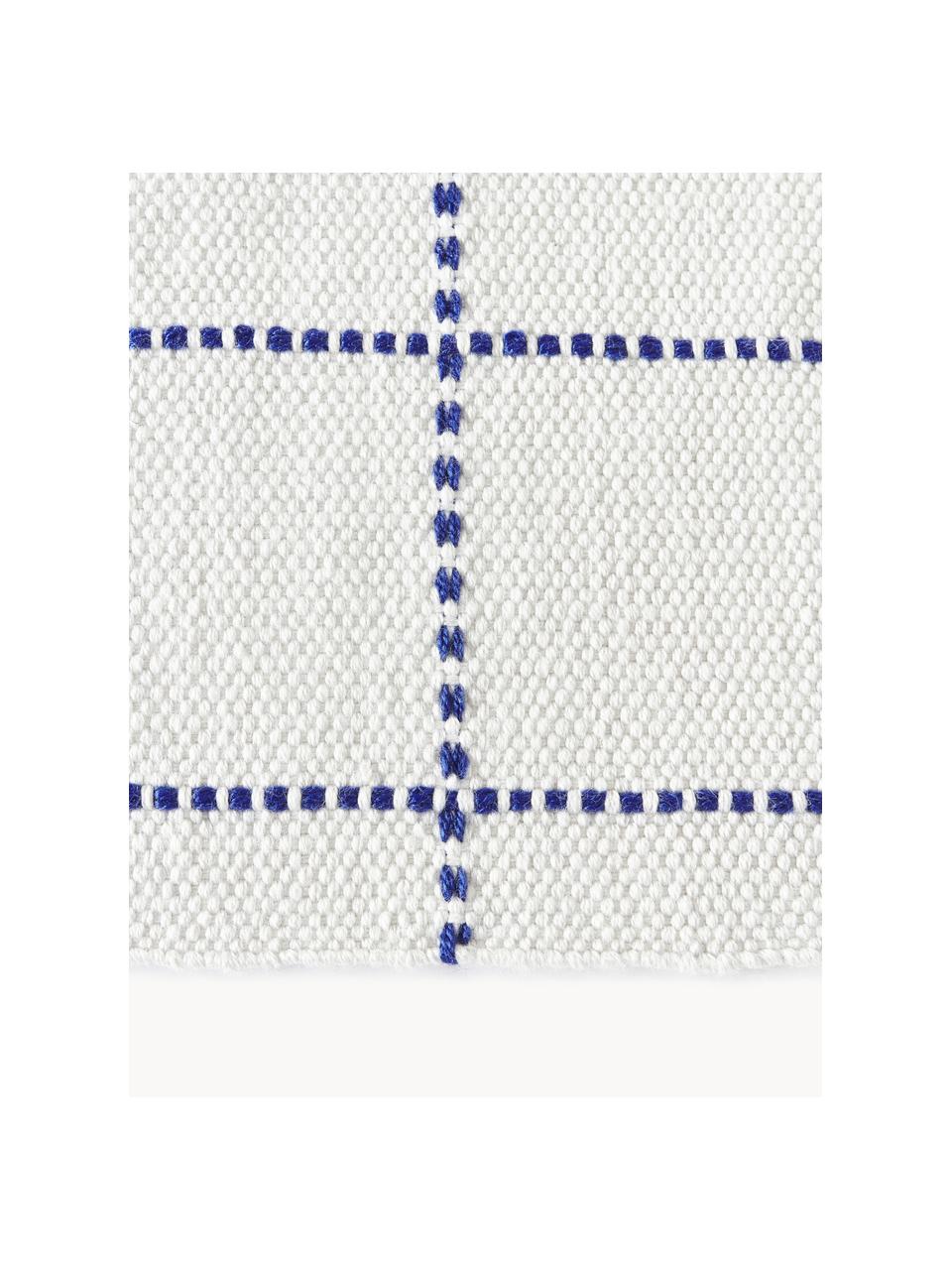 Interiérový/exteriérový koberec s třásněmi Prague, 100 % polyester, certifikace GRS

Materiál použitý v tomto produktu byl testován na škodlivé látky a certifikován podle STANDARD 100 od OEKO-TEX®, 11-62055, Shirley., Bílá, modrá, Š 80 cm, D 150 cm (velikost XS)
