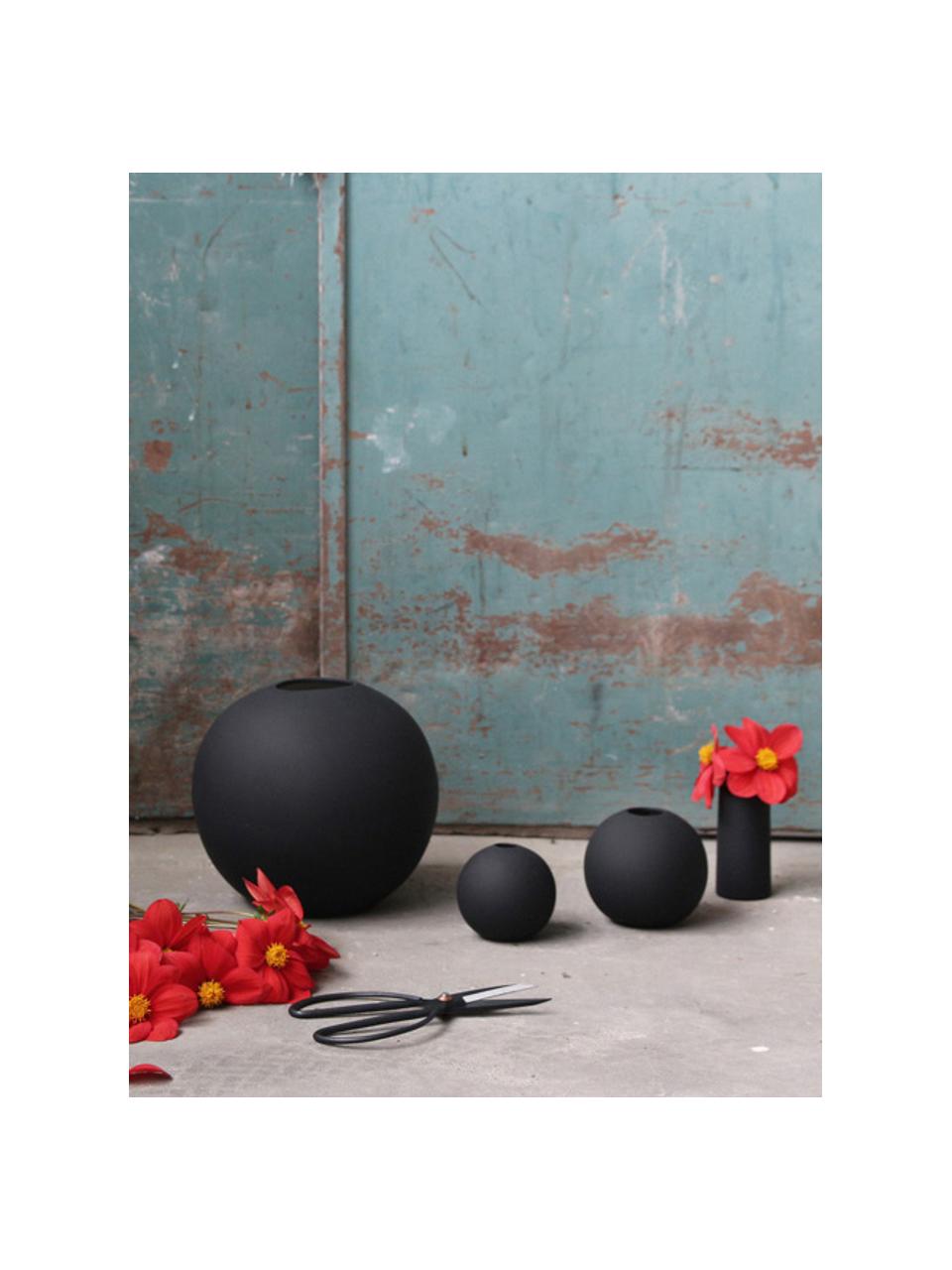 Vase boule fait main Ball, Céramique, Noir, Ø 10 x haut. 10 cm