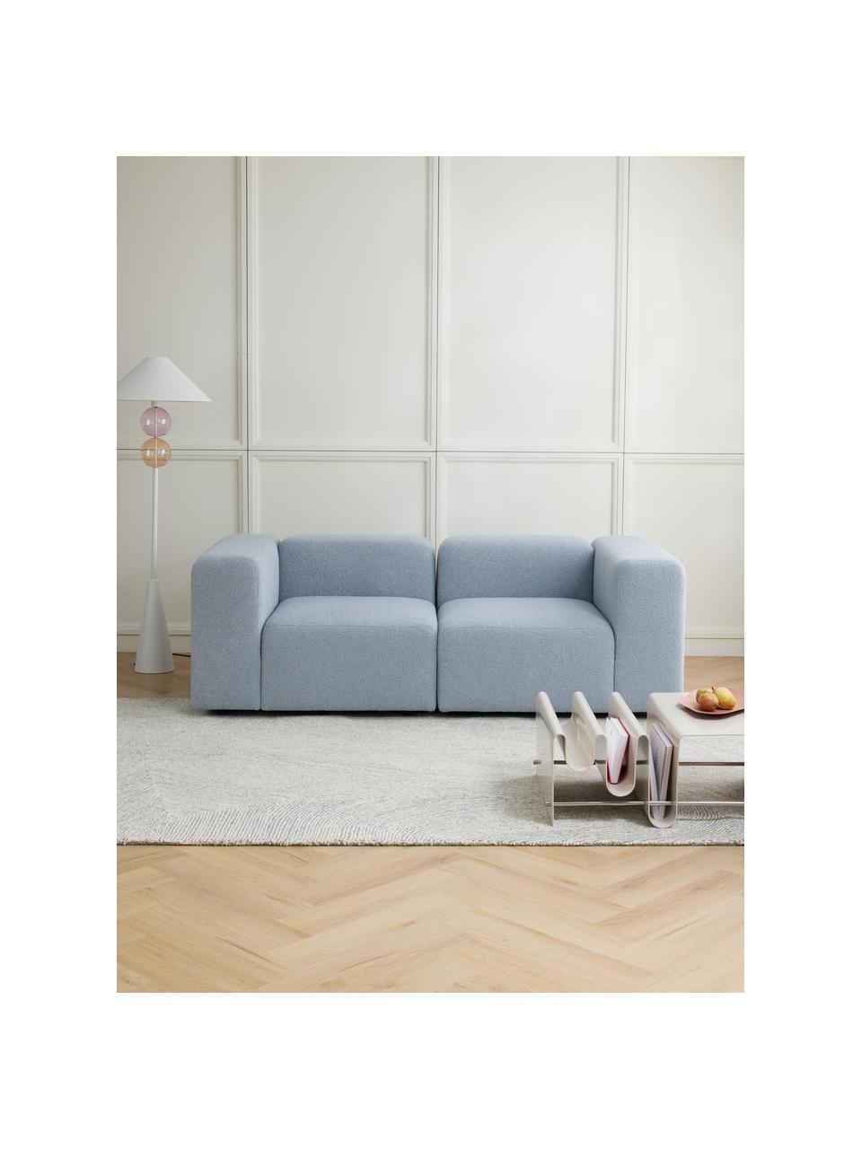 Divano componibile 3 posti in bouclé Lena, Rivestimento: bouclé (93% poliestere, 6, Struttura: legno di pino, compensato, Piedini: plastica, Bouclé azzurro, Larg. 209 x Prof. 106 cm