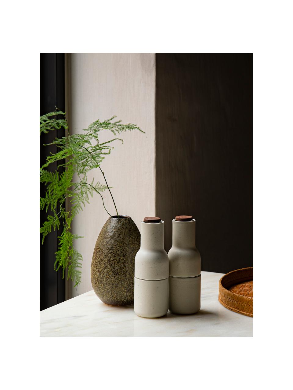 Sada designových mlýnků na sůl a pepř s víčkem z ořechového dřeva Bottle Grinder, 2 díly, Tmavě zelená, béžová, ořechové dřevo, Ø 8 cm, V 21 cm