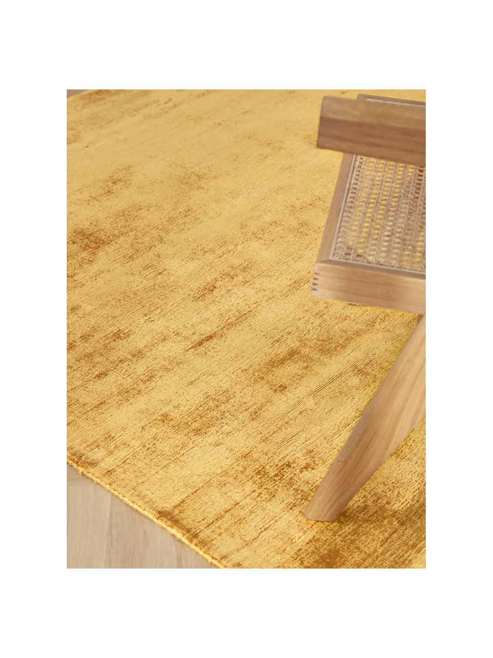 Ręcznie tkany dywan z wiskozy Jane, Musztardowy, S 80 x D 150 cm (Rozmiar XS)