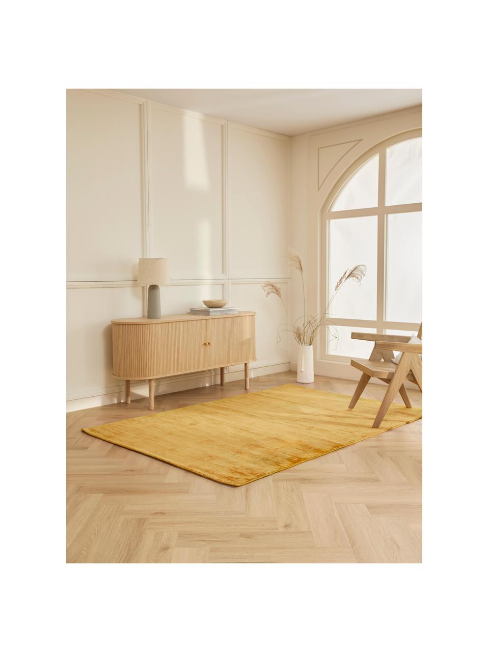 Ręcznie tkany dywan z wiskozy Jane, Słoneczny żółty, S 200 x D 300 cm (Rozmiar L)