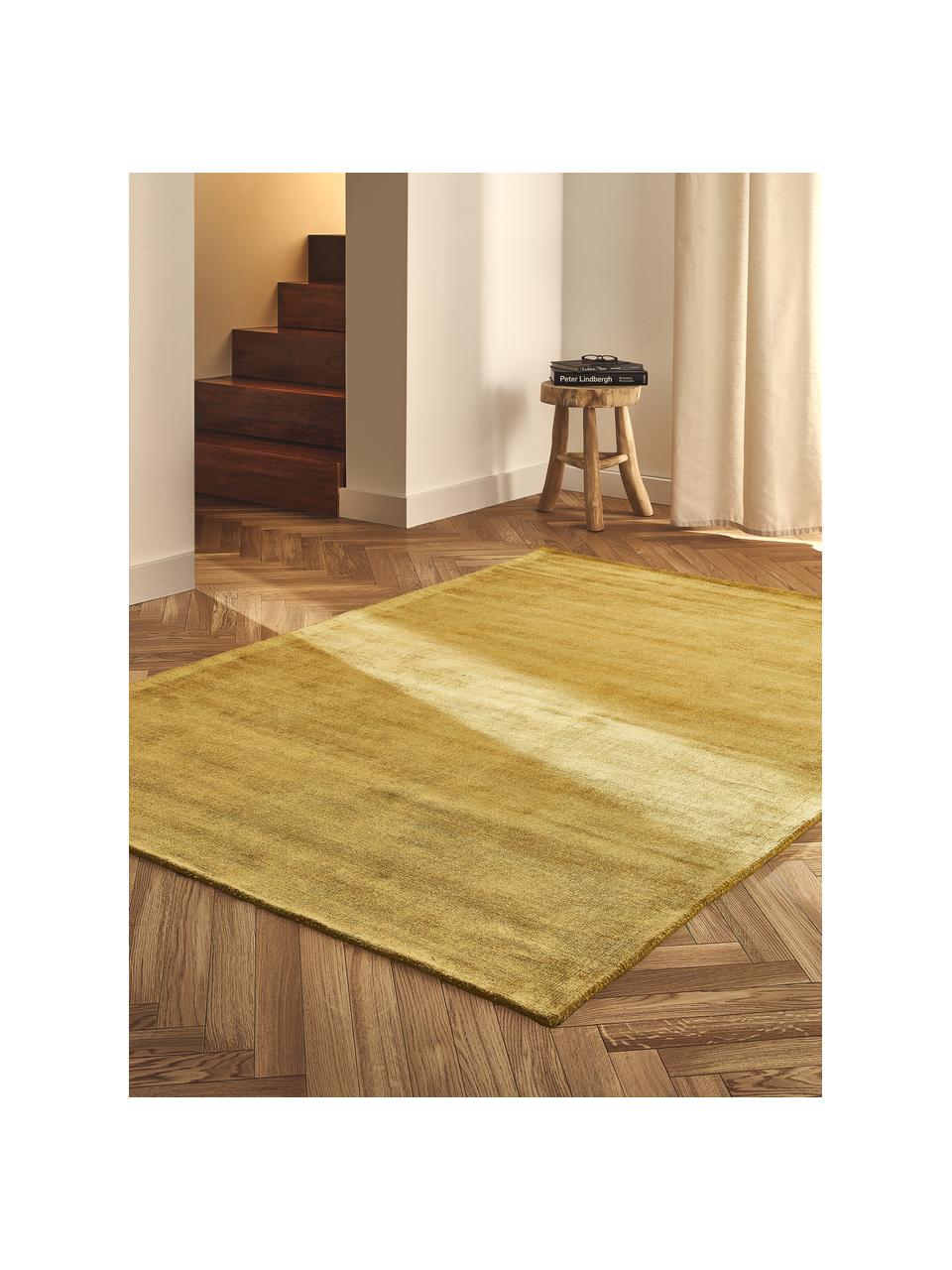 Tapis en viscose tissé main Jane, Jaune soleil, larg. 200 x long. 300 cm (taille L)