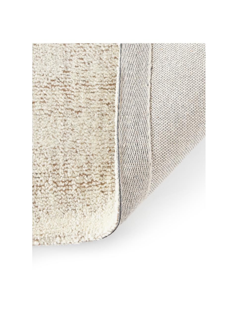 Handgetuft wollen vloerkleed Flynn, 62% wol (RWS-gecertificeerd), 31% jute, 7% polyester

Bij wollen vloerkleden kunnen vezels loskomen in de eerste weken van gebruik, dit neemt af door dagelijks gebruik en pluizen wordt verminderd., Beige, B 120 x L 180 cm (maat S)