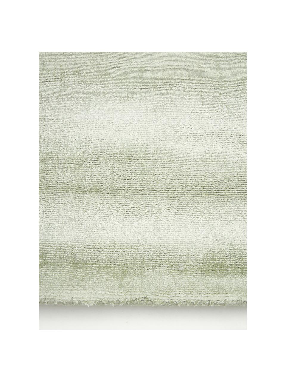 Tapis en viscose tissé main Jane, Vert sauge, larg. 160 x long. 230 cm (taille M)