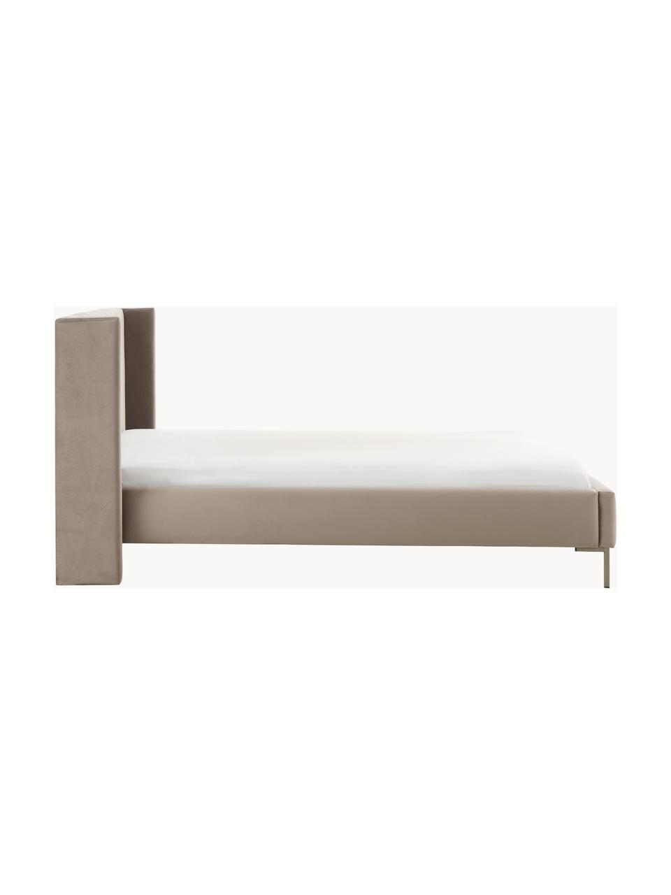 Gestoffeerd fluwelen bed Dusk, Bekleding: polyester fluweel Met 30., Frame: massief grenenhout en pla, Poten: gepoedercoat metaal Dit p, Fluweel taupe, B 200 x L 200 cm