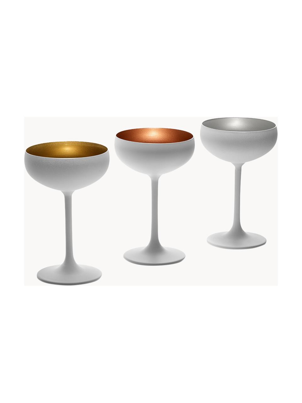 Kristallen champagneglazen Elements, 6 stuks, Gecoat kristalglas

Breng de glamour van kristalglas naar je eettafel! Het glas is uitzonderlijk transparant en zwaar, waardoor het waardevol aanvoelt en er tegelijkertijd goed uitziet. Bovendien maken de filigraansnedes van elk stuk een bijzonder it-stuk dat zowel praktisch als mooi is., Wit, goudkleurig, Ø 10 x H 15 cm, 230 ml