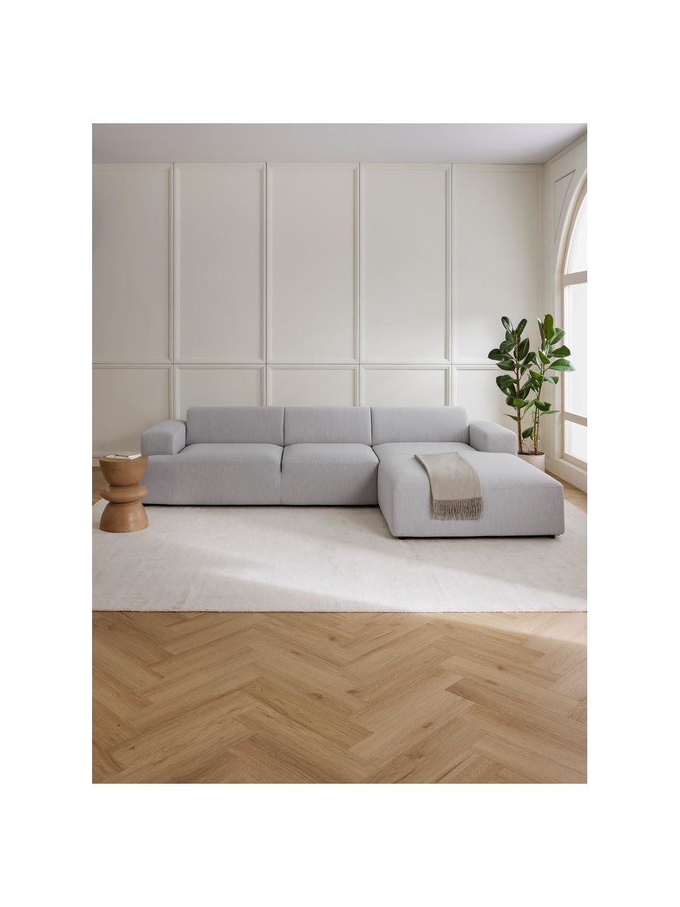 Divano angolare a 4 posti Melva, Rivestimento: 100% poliestre Con 35.000, Struttura: legno di pino massiccio, , Piedini: plastica, Tessuto grigio chiaro, Larg. 319 x Prof. 196 cm, chaise-longue a destra