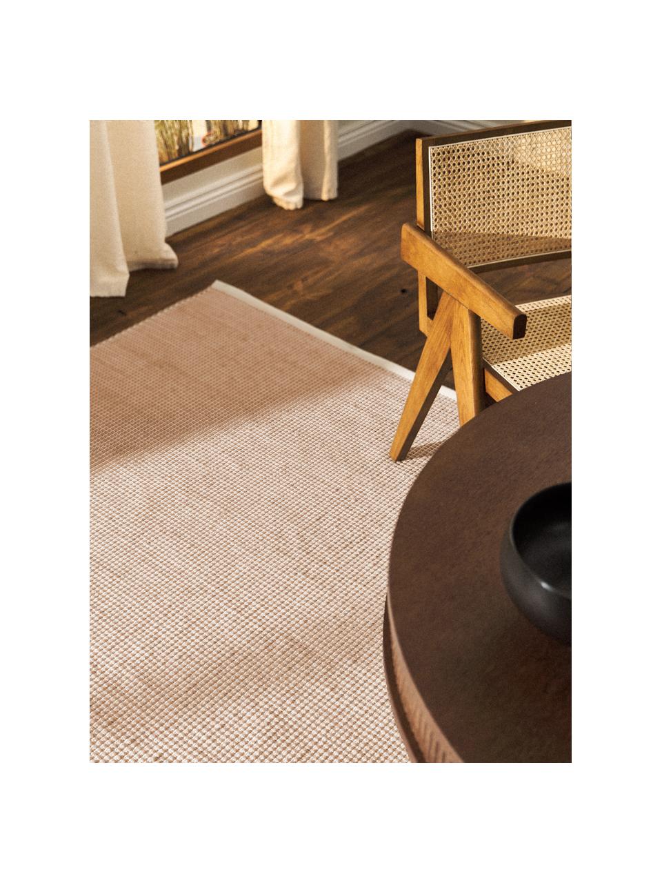 Tapis en laine tissé main Amaro, 67 % laine (certifiée RWS), 33 % coton

Les tapis en laine peuvent perdre des fibres lors des premières semaines et des peluches peuvent se former, ce phénomène est naturel et diminue à mesure de votre usage et du temps, Brun clair, beige clair, Larg. 80 x long. 150 cm (taille XS)