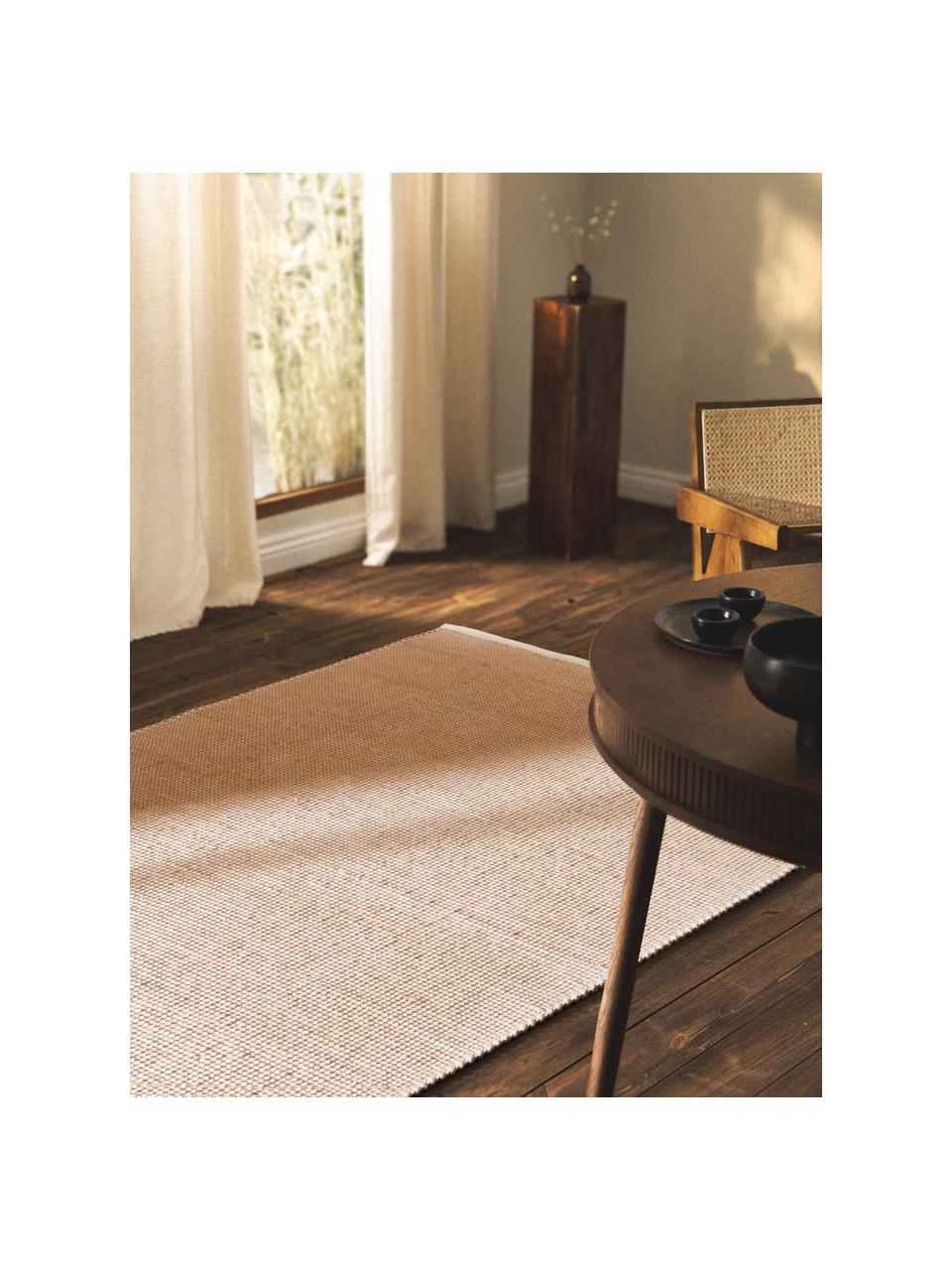 Tapis en laine tissé main Amaro, 67 % laine (certifiée RWS), 33 % coton

Les tapis en laine peuvent perdre des fibres lors des premières semaines et des peluches peuvent se former, ce phénomène est naturel et diminue à mesure de votre usage et du temps, Brun clair, beige clair, Larg. 80 x long. 150 cm (taille XS)