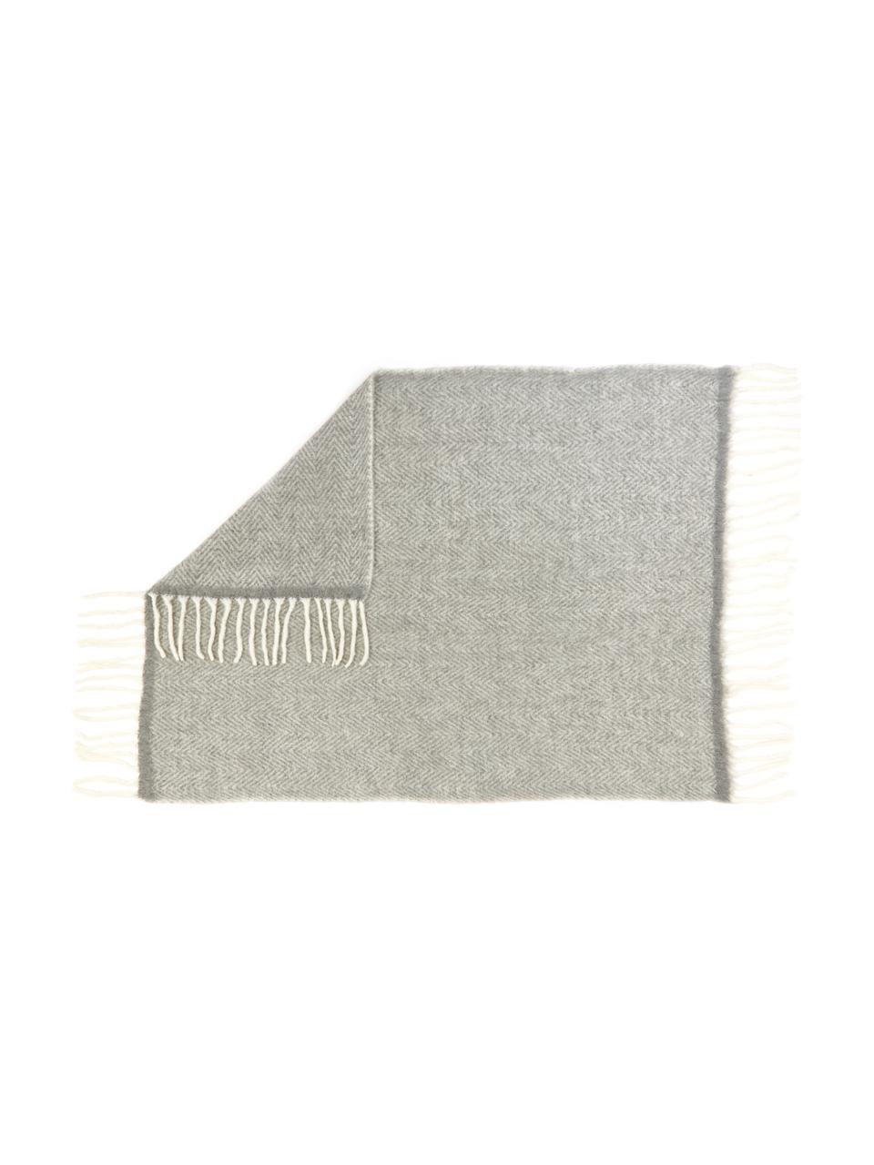 Coperta in lana grigia con frange Mathea, 60% lana, 25% acrilico, 15% nylon, Grigio, Lung. 170 x Larg. 120 cm