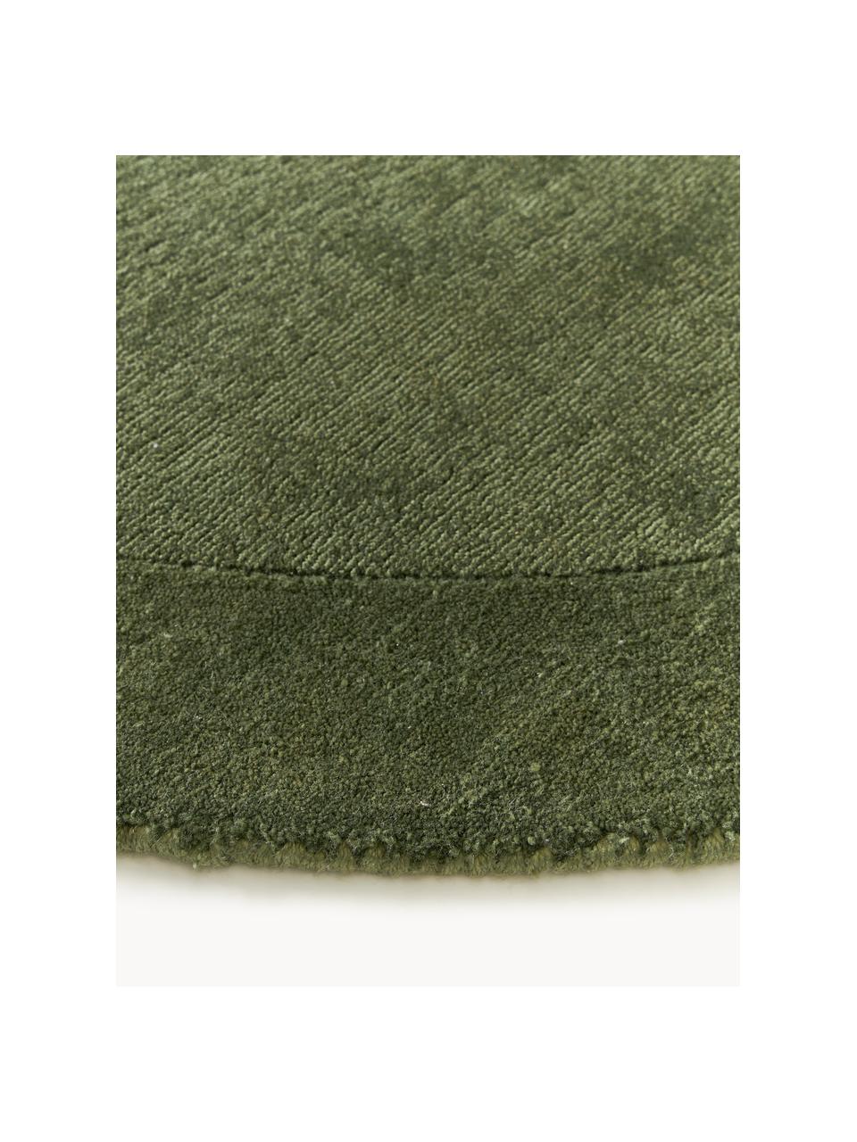 Okrúhly koberec s nízkym vlasom Kari, 100 % polyester s certifikátom GRS, Tmavozelené odtiene, Ø 150 cm (veľkosť M)