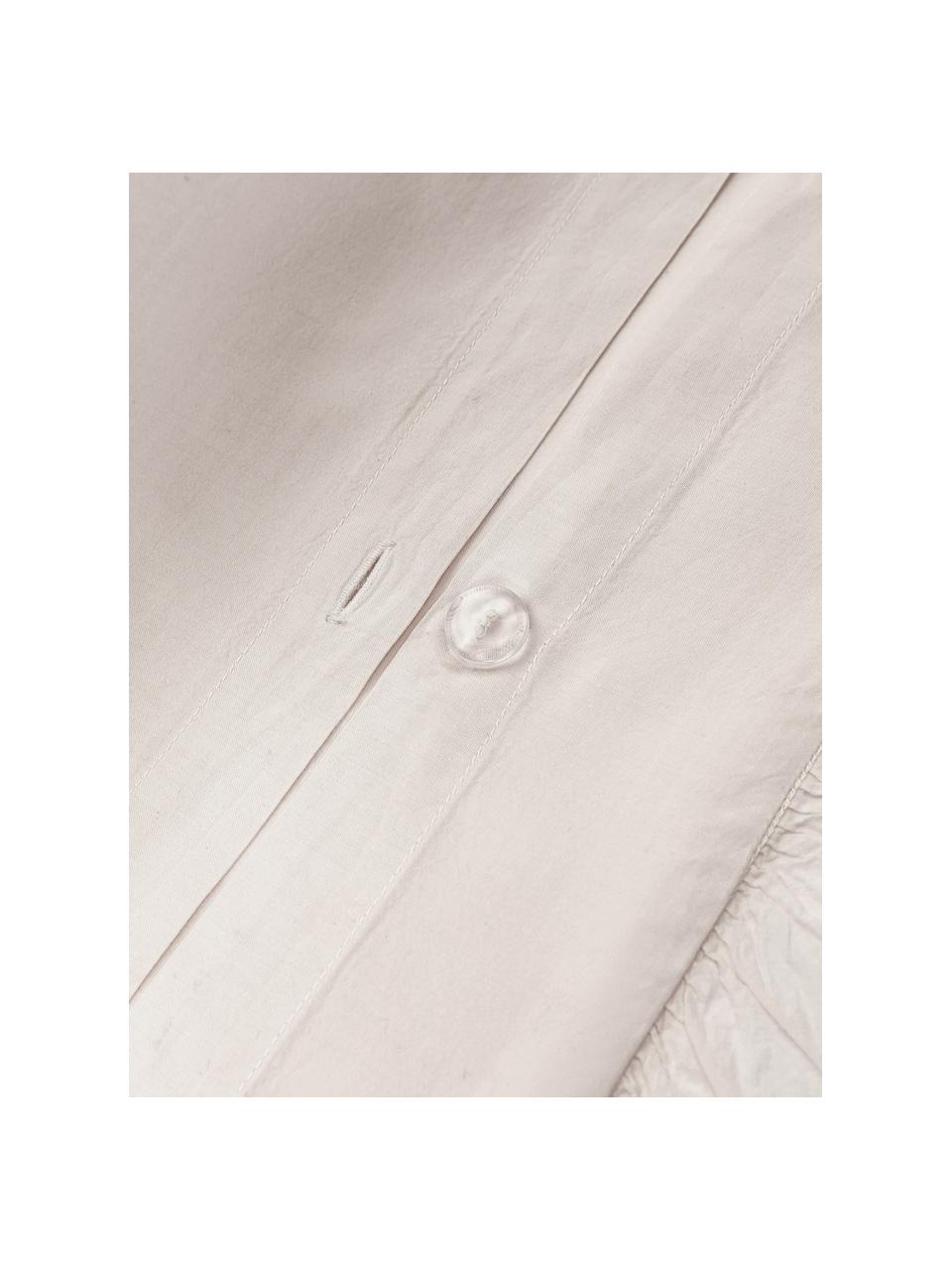 Gewaschener Baumwoll-Kopfkissenbezug Louane mit Rüschen, 100 % Baumwolle
Fadendichte 200 TC, Comfort Qualität

Bettwäsche aus Baumwolle fühlt sich auf der Haut angenehm weich an, nimmt Feuchtigkeit gut auf und eignet sich für Allergiker.

Durch ein besonderes Waschungsverfahren erhält der Stoff eine robuste, unregelmäßige Stonewash-Optik. Außerdem wird der Stoff dadurch weich und geschmeidig im Griff und erhält eine natürliche Knitter-Optik, die kein Bügeln erfordert und Gemütlichkeit ausstrahlt.

Das in diesem Produkt verwendete Material ist schadstoffgeprüft und zertifiziert nach STANDARD 100 by OEKO-TEX®, 4265CIT, CITEVE, Beige, B 40 x L 80 cm