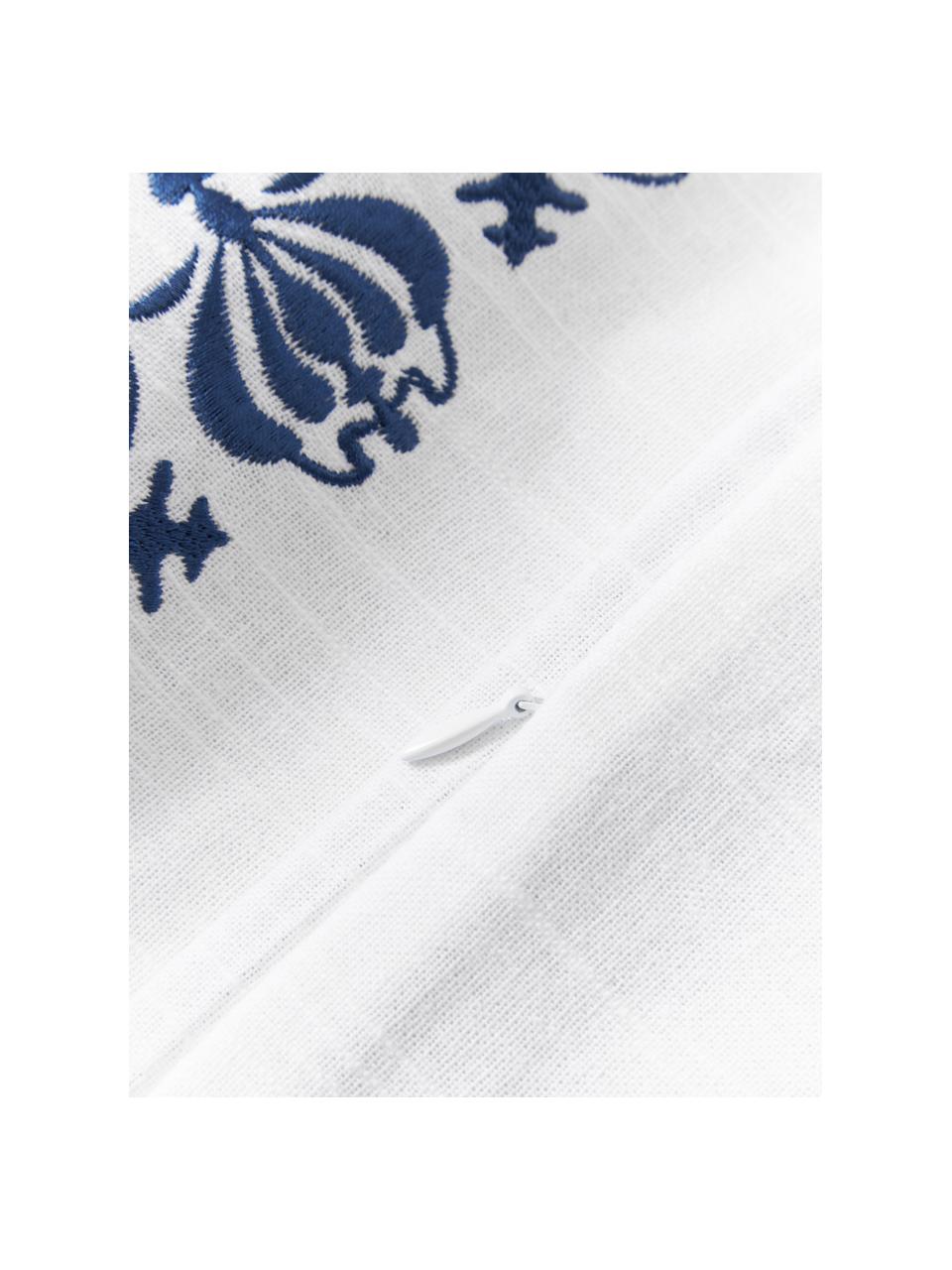 Housse de coussin en coton brodé Tabitha, Blanc, bleu, larg. 45 x long. 45 cm
