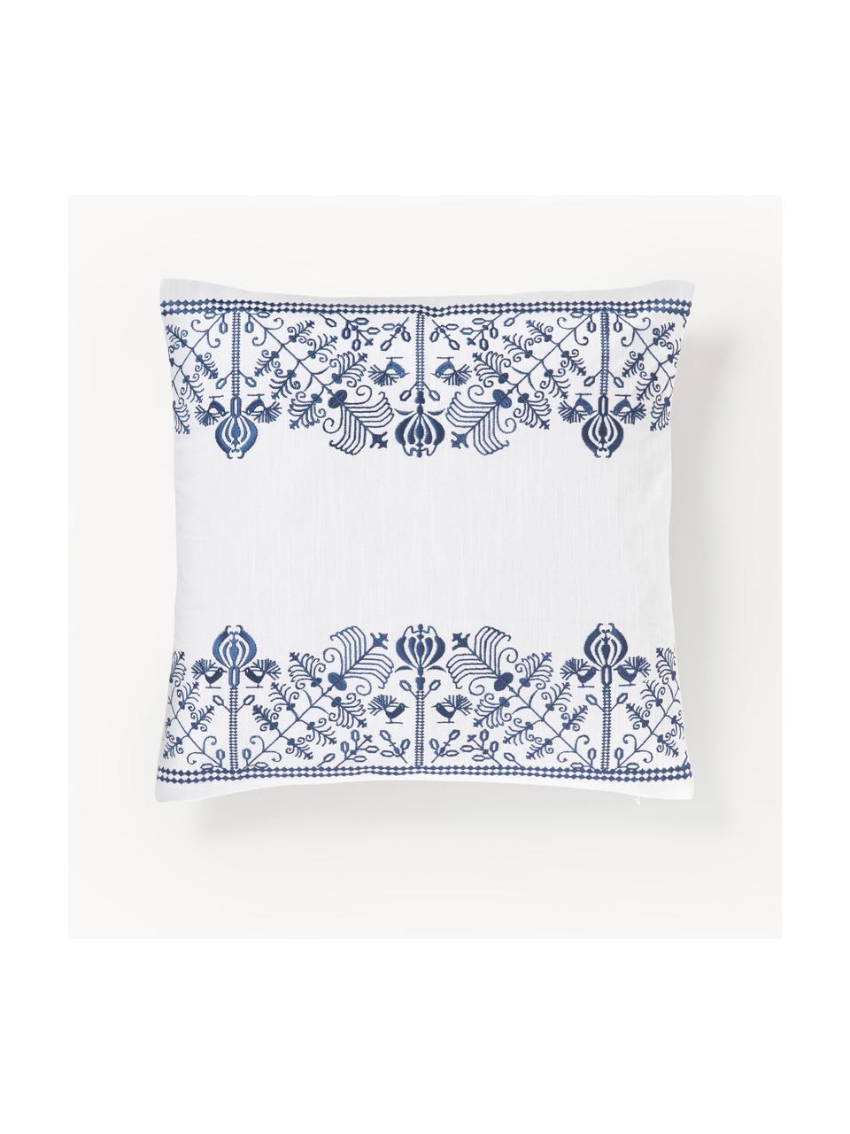 Housse de coussin 45x45 en coton brodé Tabitha, Blanc, bleu foncé, larg. 45 x long. 45 cm