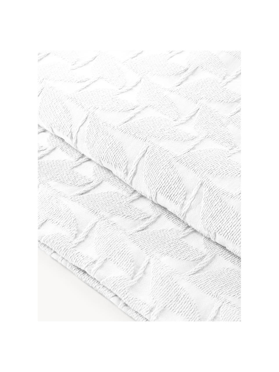 Colcha en tejido jacquard estampada Nara, 100% algodón

El jacquard es una tela lisa que impresiona con un tacto suave. Creada con materiales de alta calidad, se consigue un tejido duradero con resistencia a la abrasión y a las arrugas. Por la densidad de sus hilos suele ser una tela un poco más pesada, con un bonito brillo y contraste en sus colores, por lo que se suele usar para producir prendas con patrones complejos. Además, la ropa de cama jacquard es muy fácil de cuidar y extremadamente resistente y duradera.

El material utilizado para este producto ha sido probado contra sustancias nocivas y está certificado según el STANDARD 100 por OEKO-TEX®, CITEVE, 4265., Blanco, An 180 x L 250 cm (para camas de 140 x 200 cm)