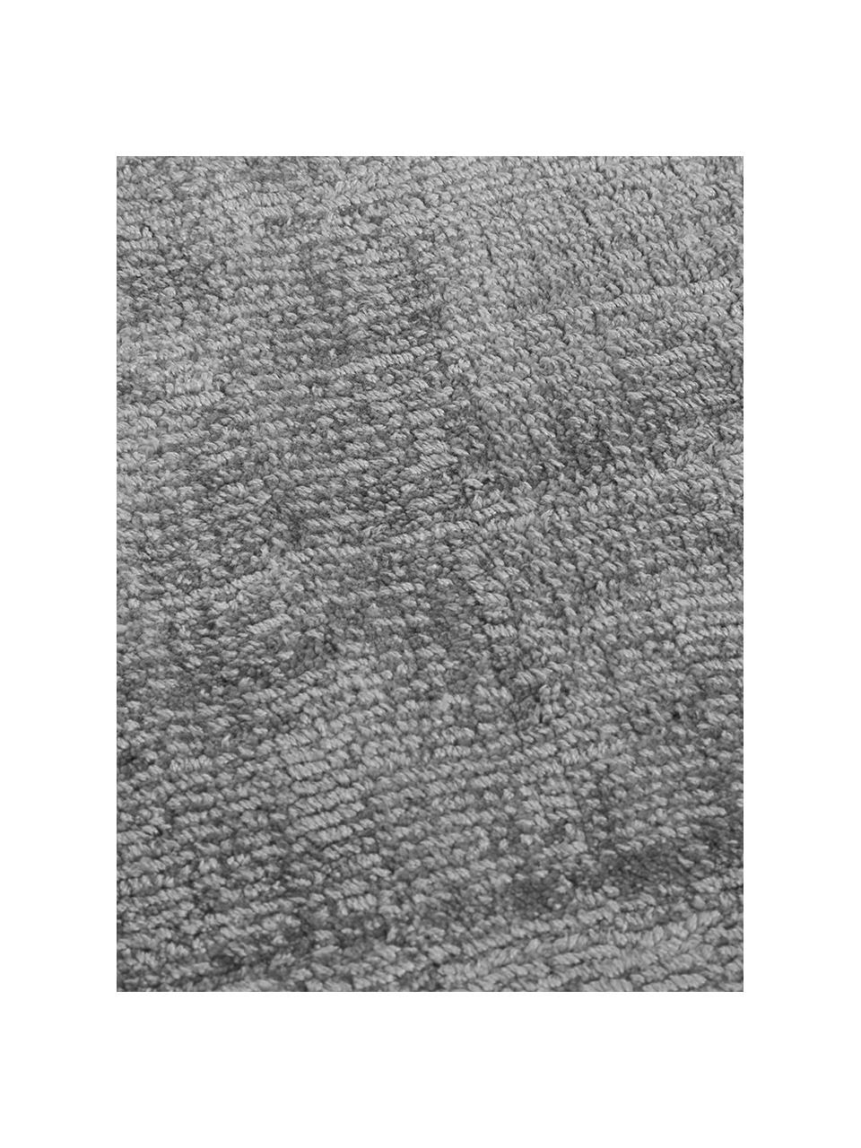 Handgeweven viscose vloerkleed Jane in grijs, Bovenzijde: 100% viscose, Onderzijde: 100% katoen, Grijstinten, B 200 cm x L 300 cm (maat L)