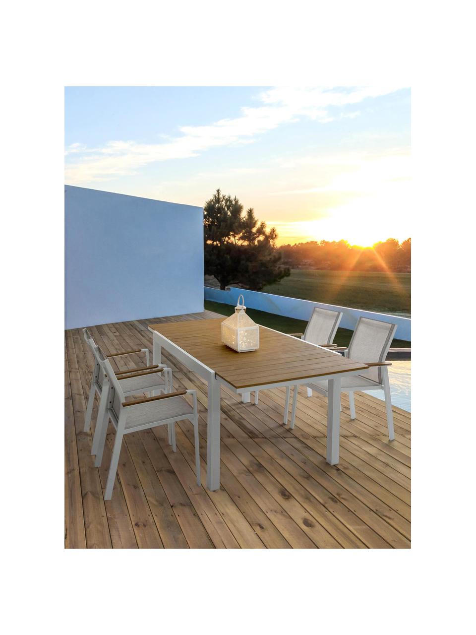 Silla con reposabrazos de exterior apilable Kubik, Estructura: aluminio con pintura en p, Asiento: textil, Reposabrazos: madera contrachapada recu, Blanco, greige, madera, An 57 x F 62 cm