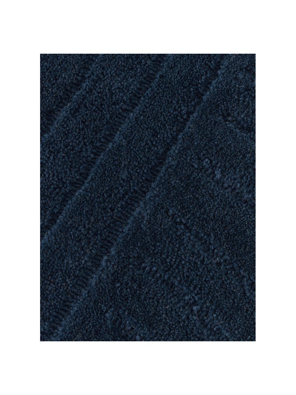 Tapis rond en laine tuftée main Mason, 100 % laine, certifiée RWS

Les tapis en laine peuvent perdre des fibres lors des premières semaines et des peluches peuvent se former, ce phénomène est naturel et diminue à mesure de votre usage et du temps, Bleu foncé, Ø 120 cm (taille S)